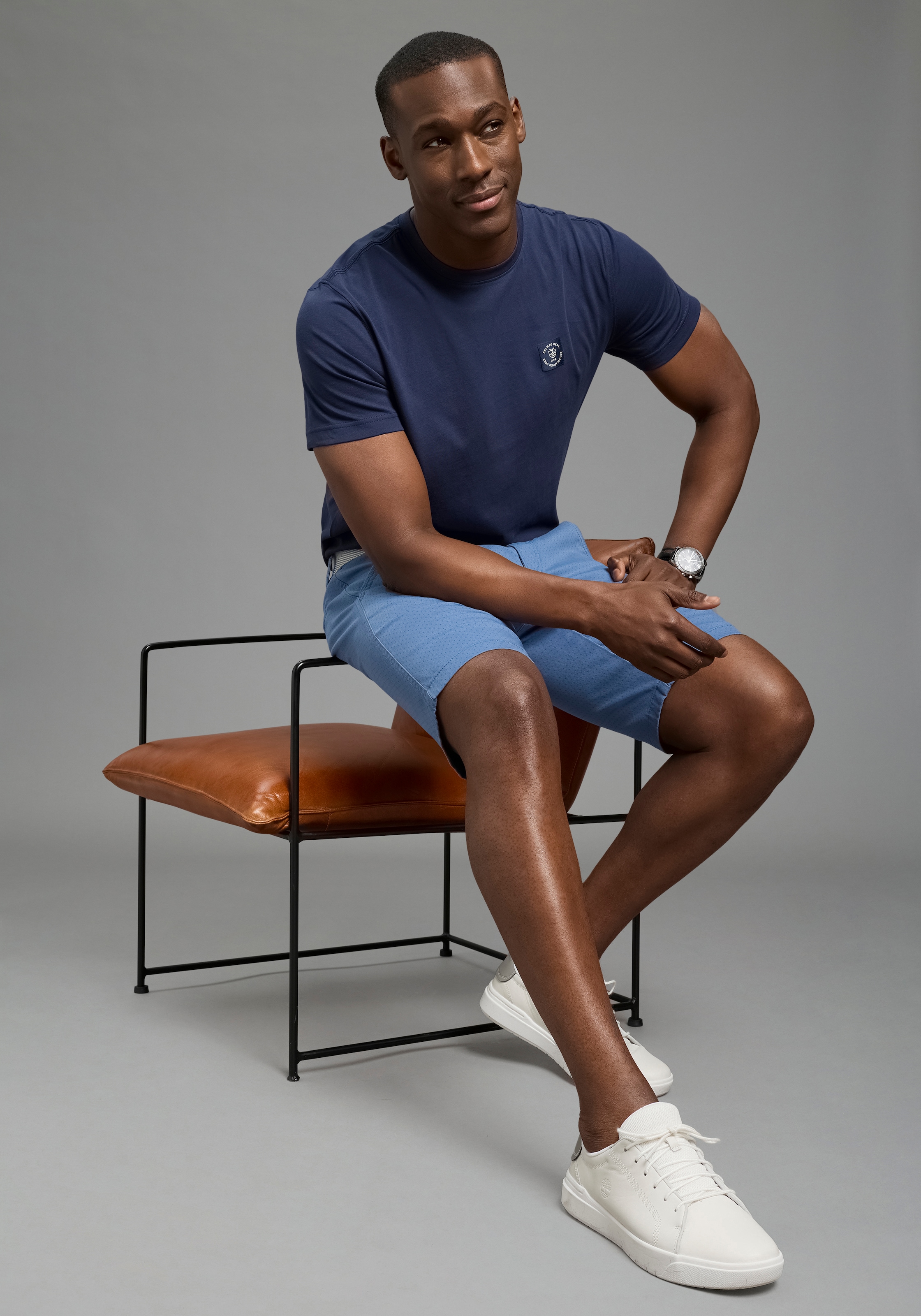 DELMAO Shorts  kniefrei, gerades Bein, mit Eingrifftaschen und Gesäßtaschen