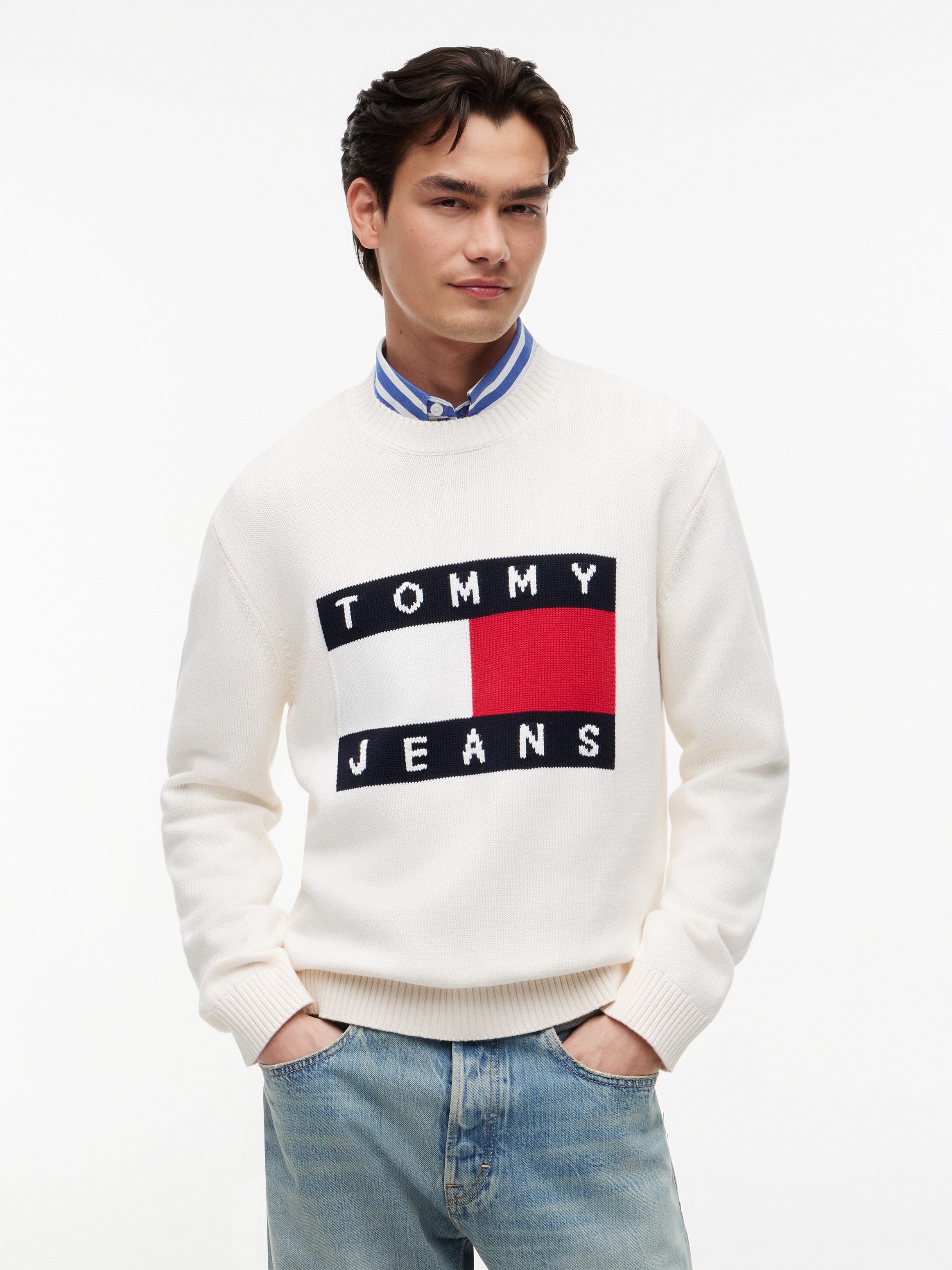 Tommy Jeans Strickpullover "REGULAR FLAG SWEATER" Regular fit mit Rundhalsausschnitt