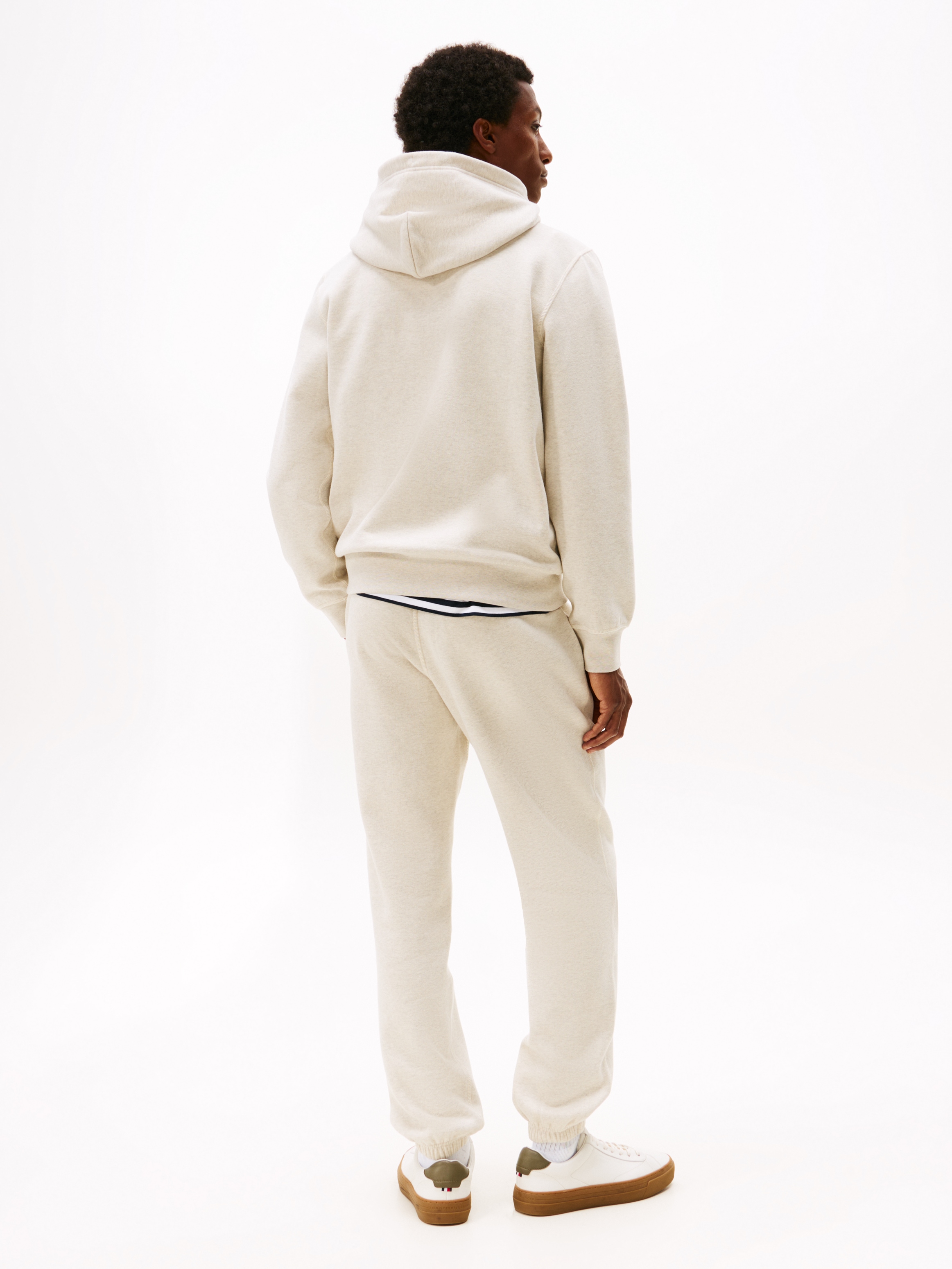 Tommy Hilfiger Hoodie »ESS SEASONAL FLEECE HOODY«, mit Logostickerei