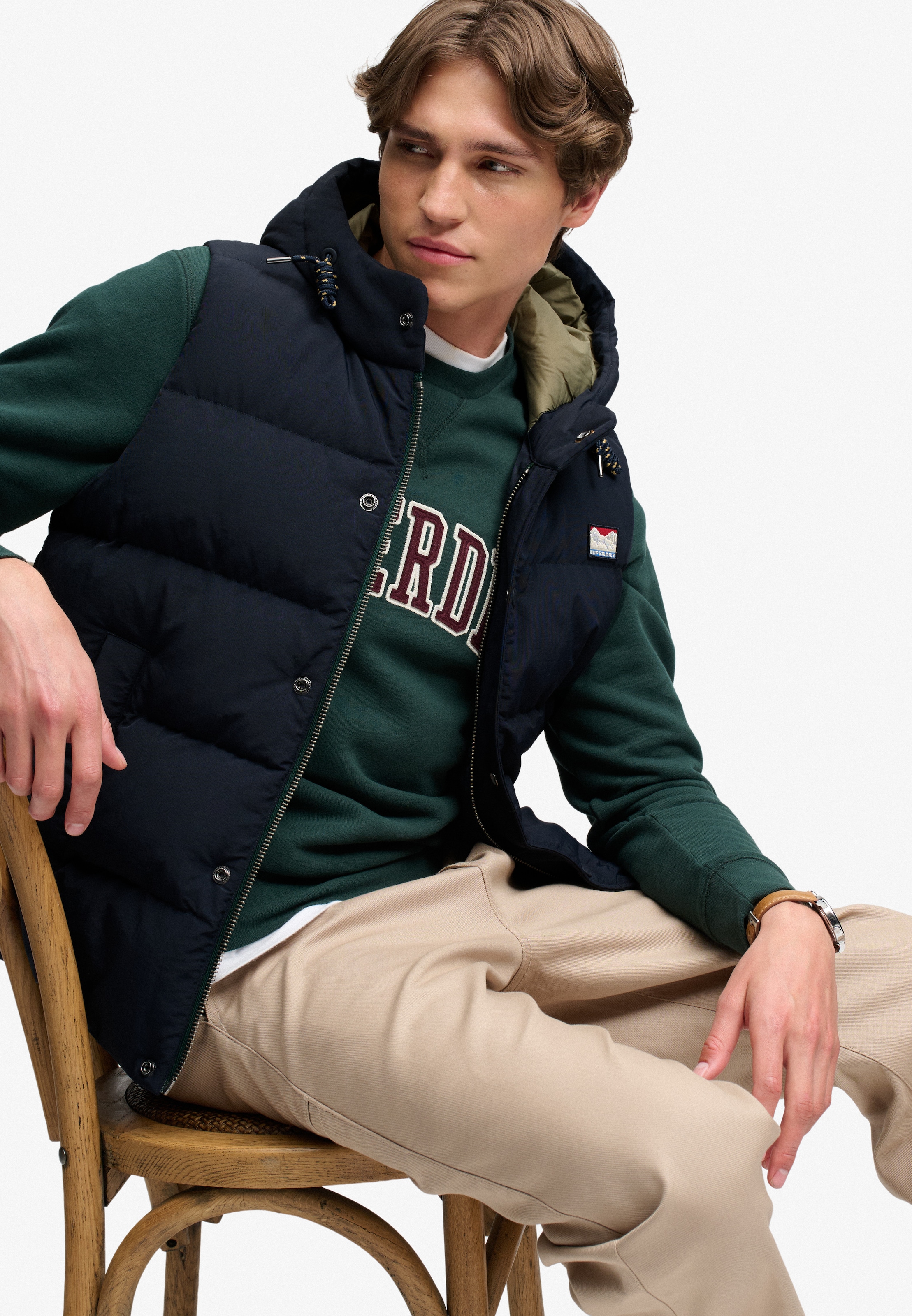 Superdry Steppweste »HOOD SHORT EVEREST GILET« Regular Fit, mit Reißverschluss, aus Nylon und Kunstfaser