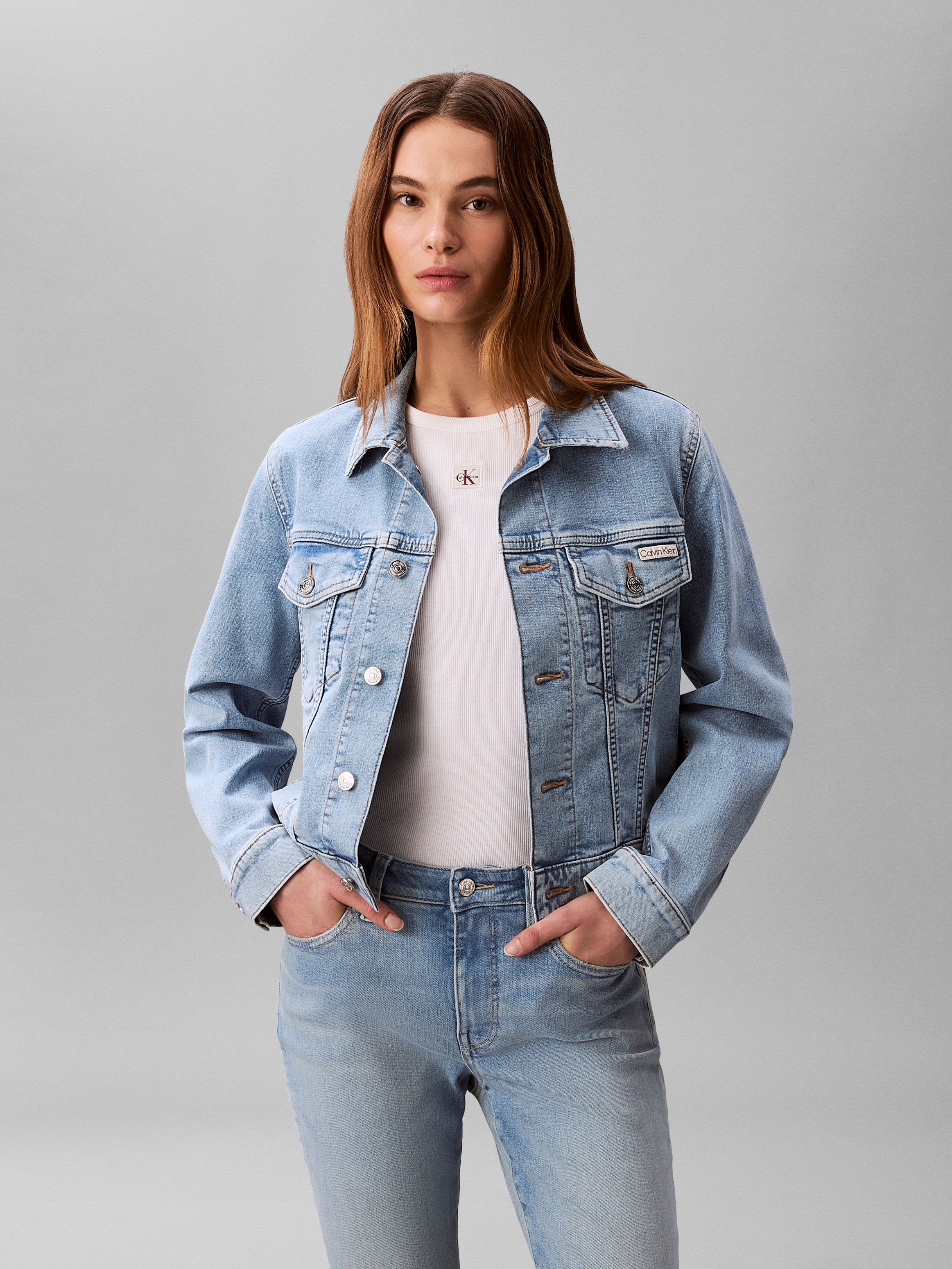 Calvin Klein Jeans Jeansjacke "CLASSIC TRUCKER COASTAL LIGHT" ohne Kapuze Regular fit mit Rundhalsausschnitt