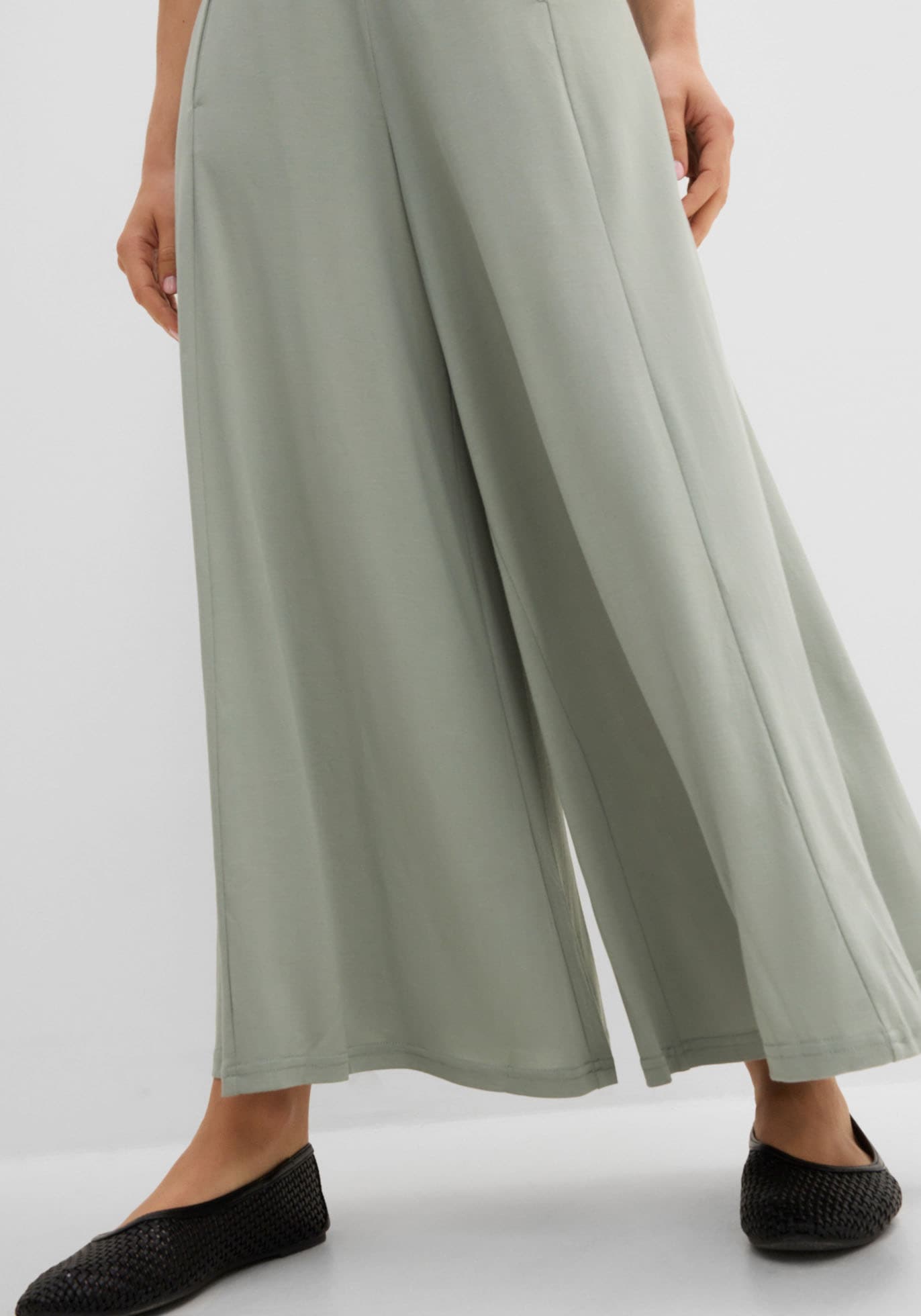 bonprix "Jersey-Culotte mit weitem Bein" aus Modal und Polyester, Loose fit Passform, weites Bein
