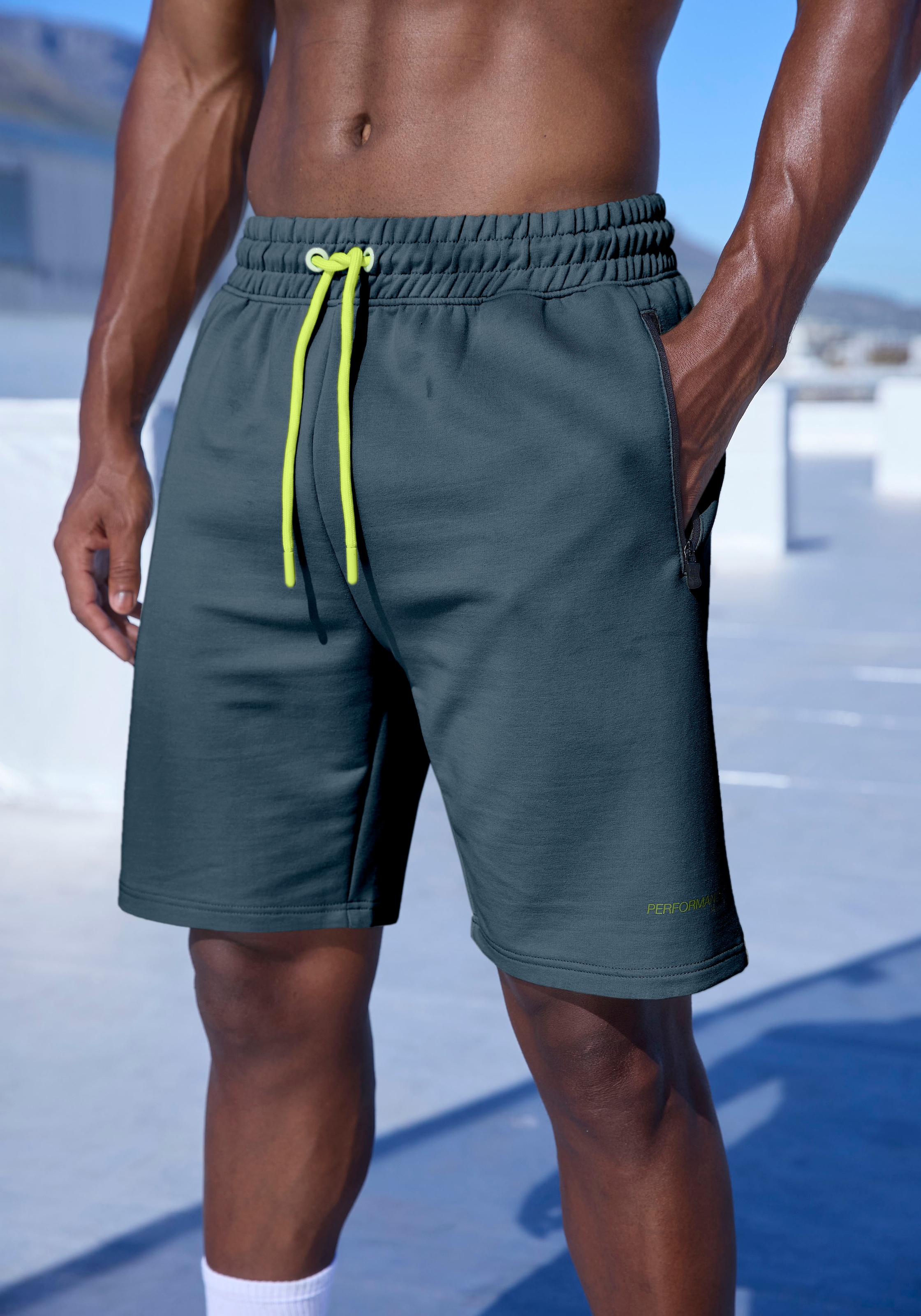 Le Jogger Performance Funktionsshorts Perfomance Shorts mit Kontrast-Kordel günstig online kaufen