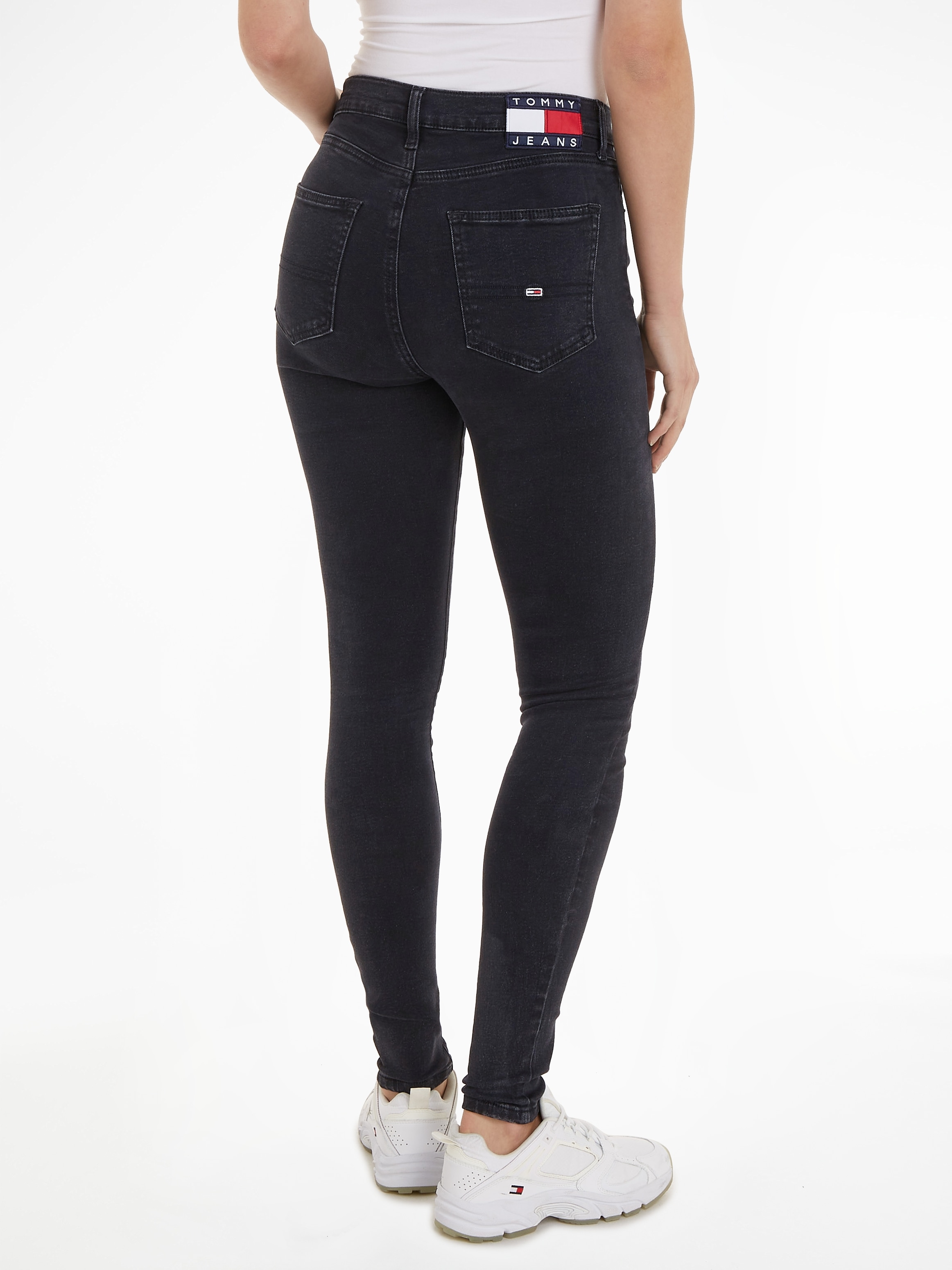 Tommy Jeans Skinny-fit-Jeans »Jeans SYLVIA HR SSKN CG4«, mit Logobadge und Labelflags