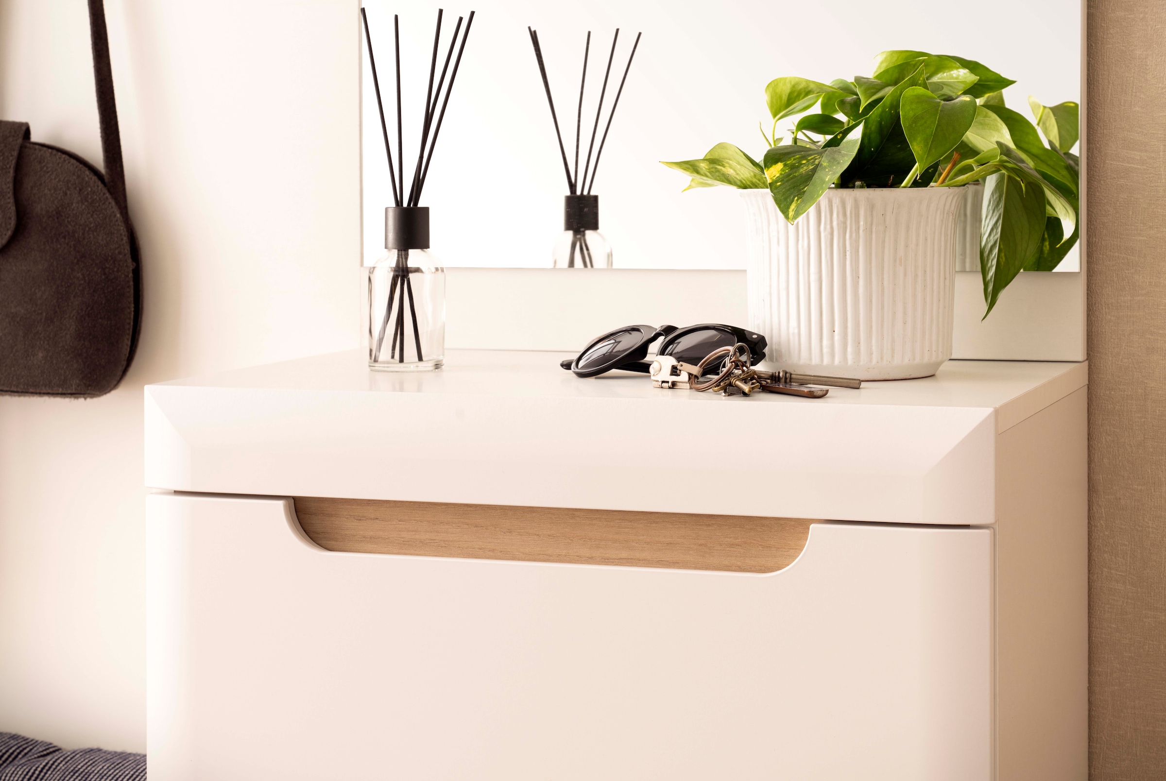Home affaire Garderoben-Set »Torge, Garderobe mit Stauraum, Garderobenschrank im Scandic Design«, (Set, 3 St.), enthält Sideboard, Garderobe mit Spiegel und Wandboard, in zwei Farben