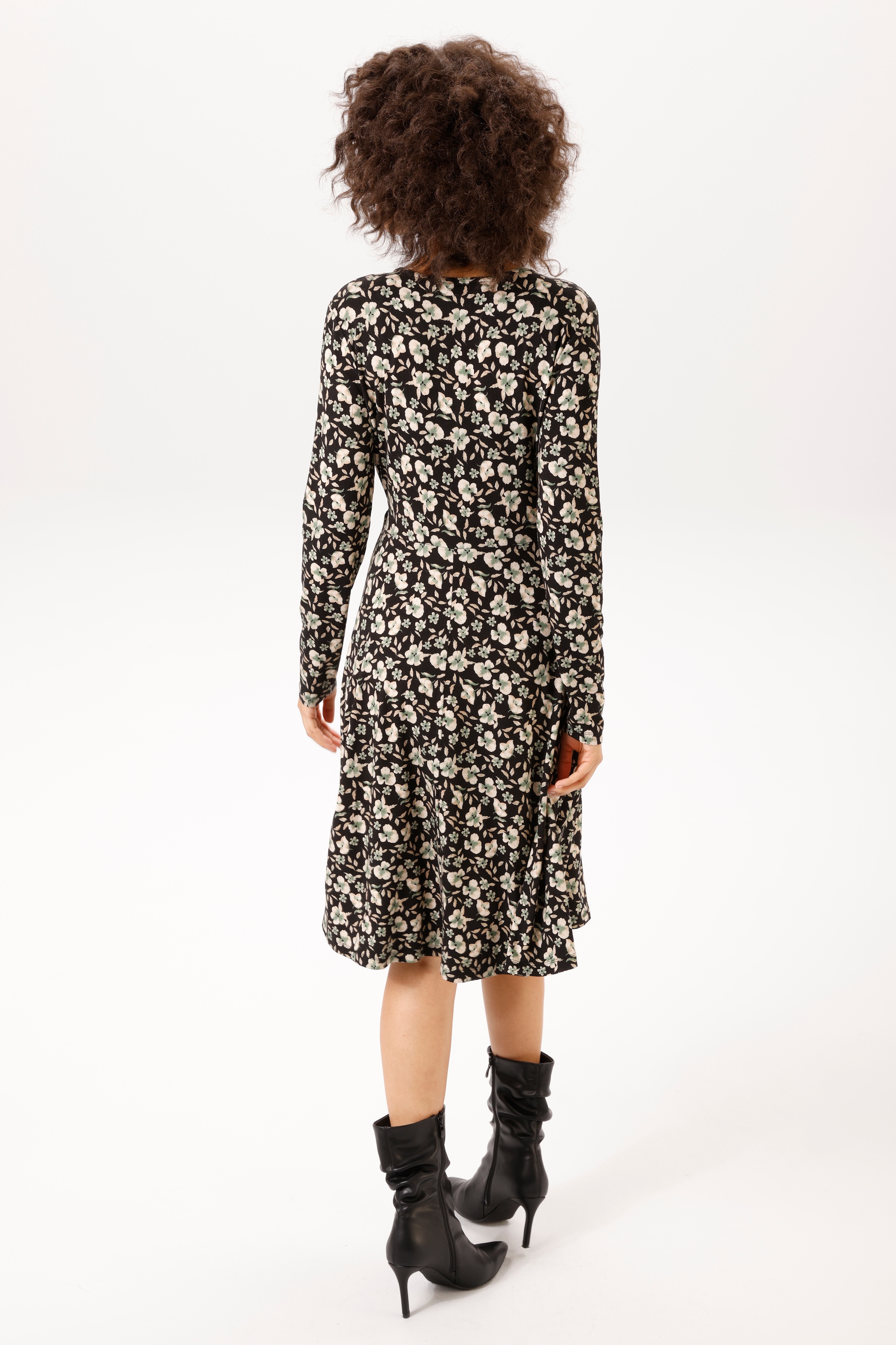 Aniston CASUAL Jerseykleid mit kleinen Blüten und Blättern bedruckt - NEUE KOLLEKTION