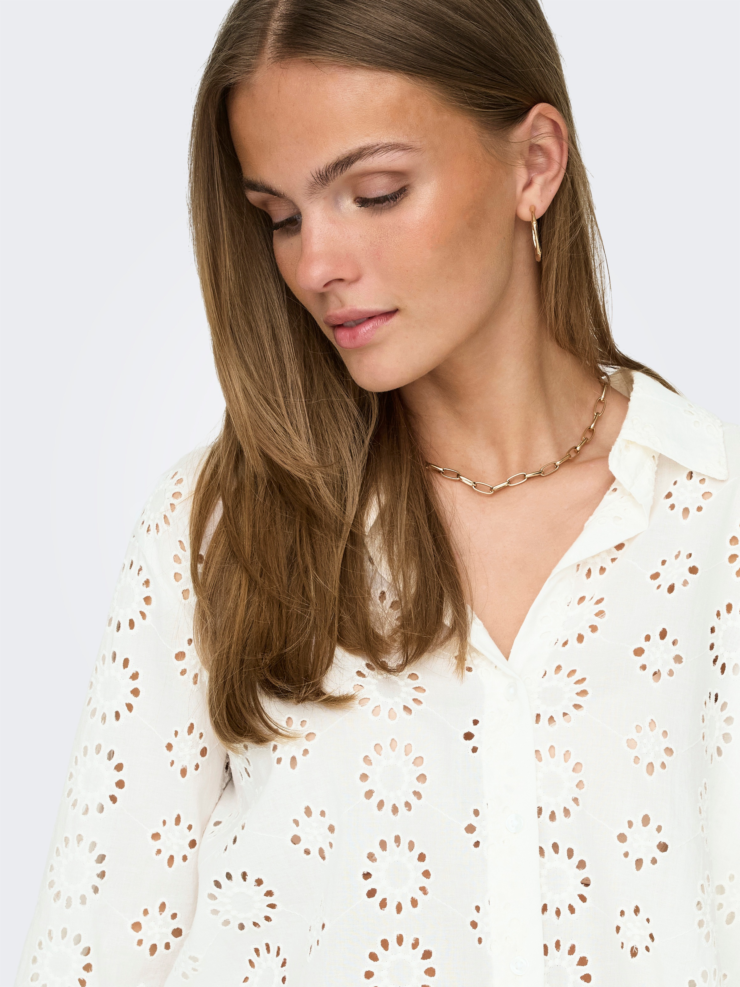 Thumbnail - JDY Hemdbluse "JDYTALLIE 3/4 LONG SHIRT WVN NOOS" mit Lochstickerei-Detail