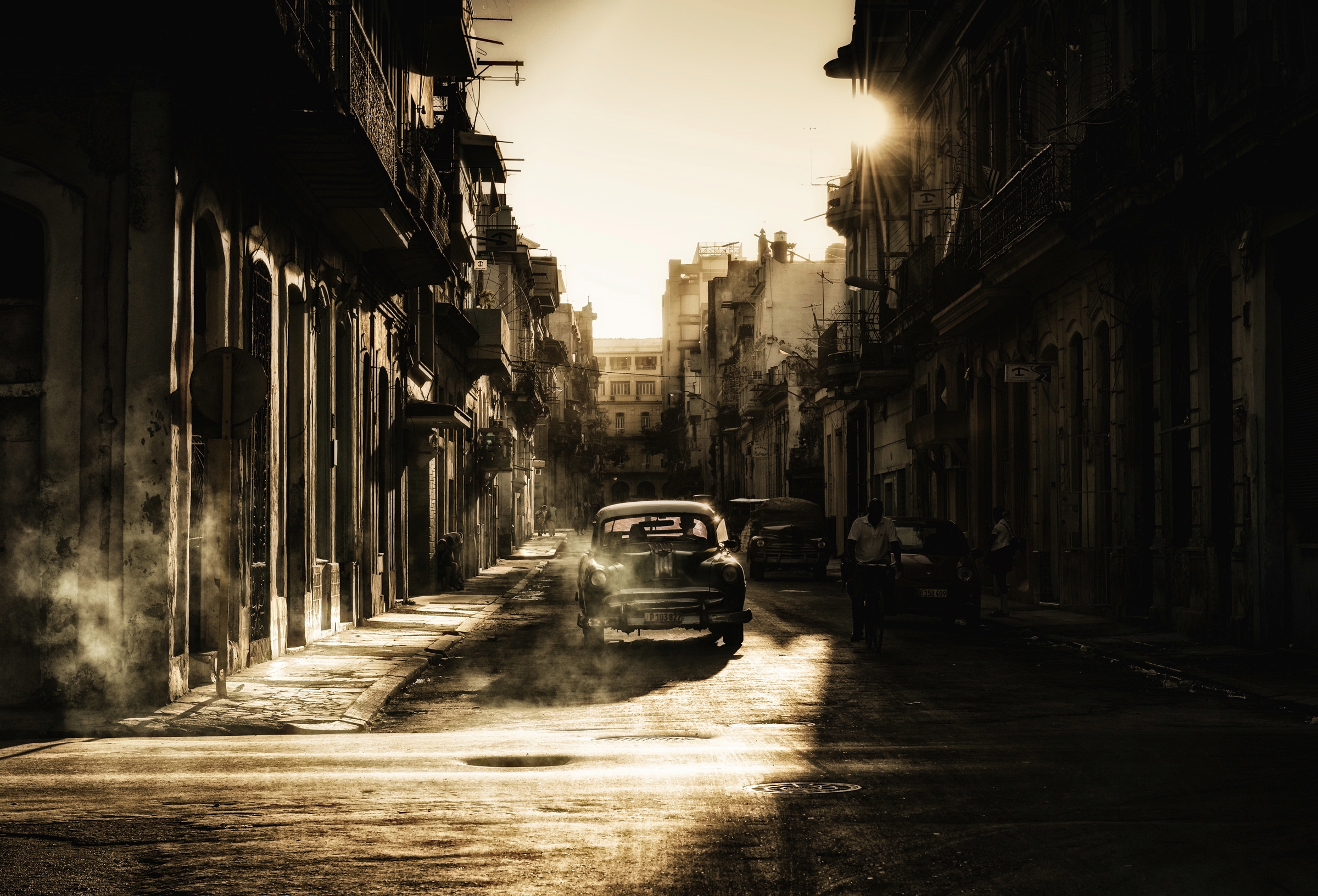 Papermoon Fototapete "Photo-Art BARIS AKPINAR, MYSTISCHER MORGEN IN HAVANNA"