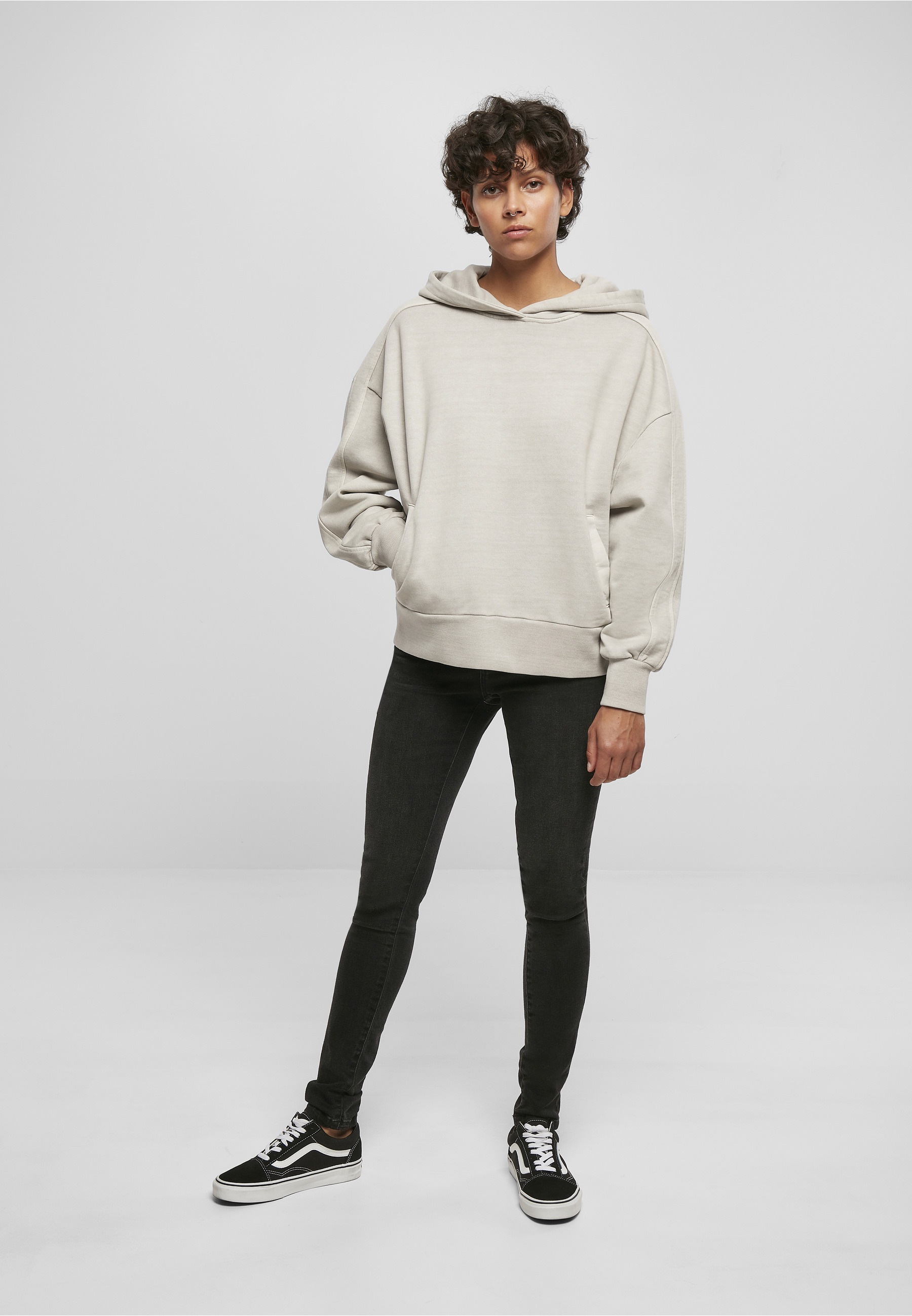 URBAN CLASSICS Kapuzensweatshirt »Urban Classics Damen Ladies Heavy Terry Garment Dye Hoody«, 1 Stk.
