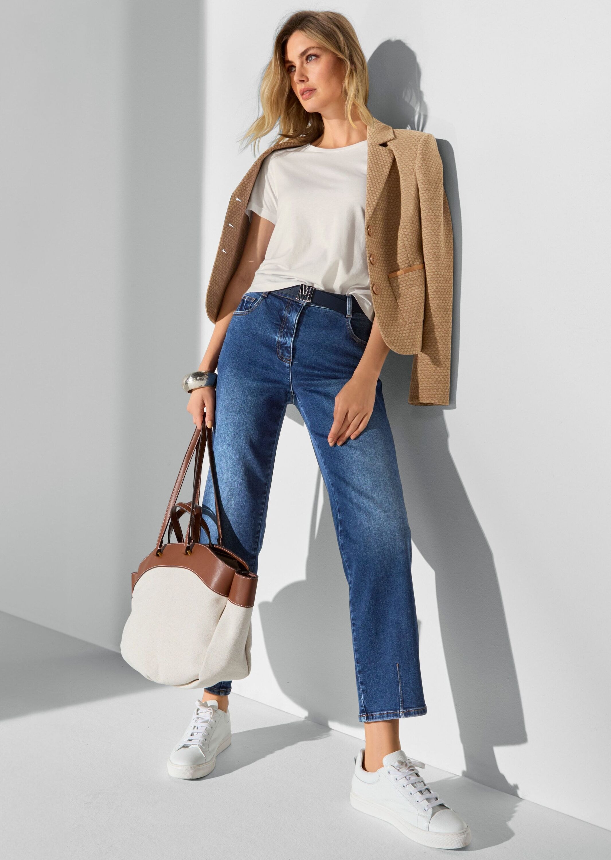 MADELEINE Kurzarmshirt »Shirt Schlichtes Basicshirt mit Rundhalsausschnitt« Gerader Saum