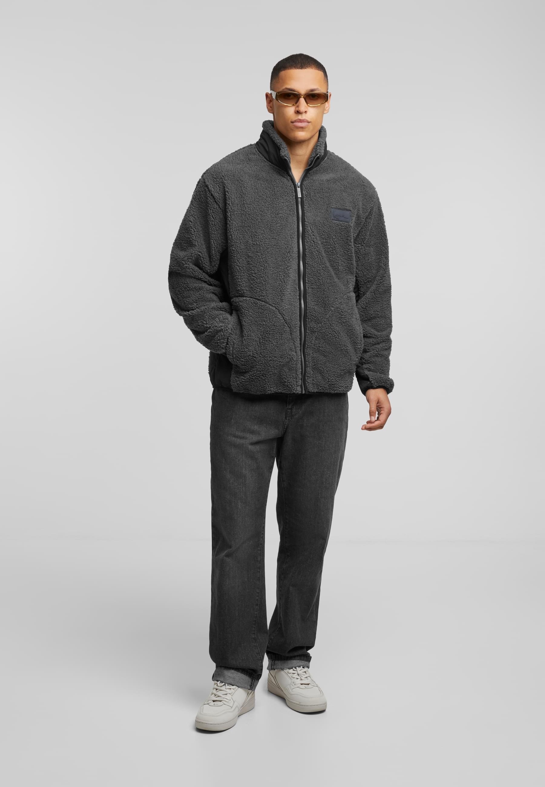 Karl Kani Allwetterjacke »Karl Kani Karl Kani Sport Patch Teddy Jacket«, (1 St.), mit Kapuze