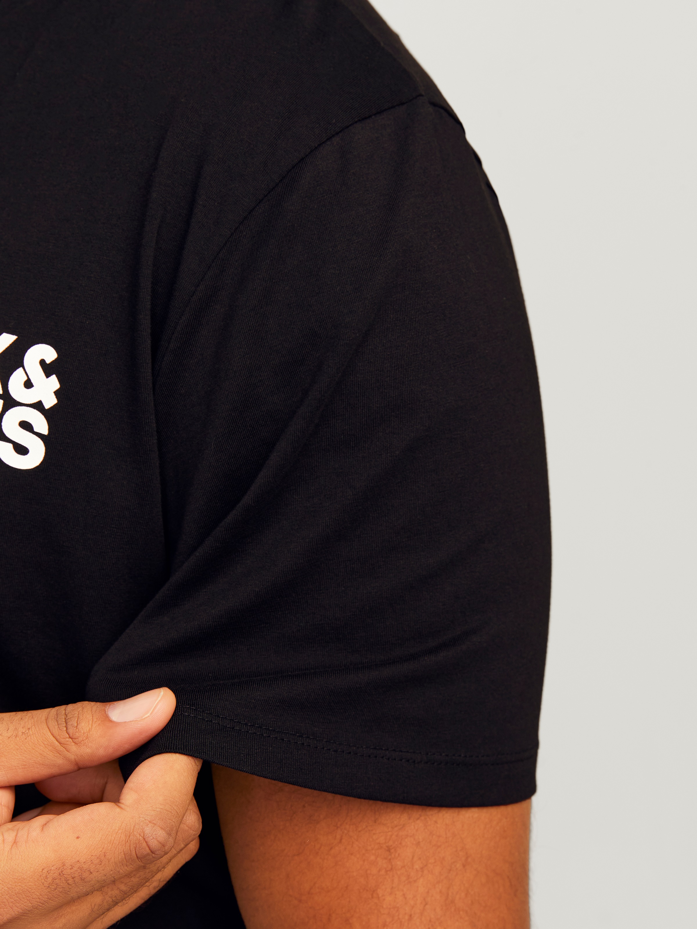 Thumbnail - Jack & Jones PlusSize "JJECORP LOGO TEE SS O-NECK NOOS PLS" mit Logo Print