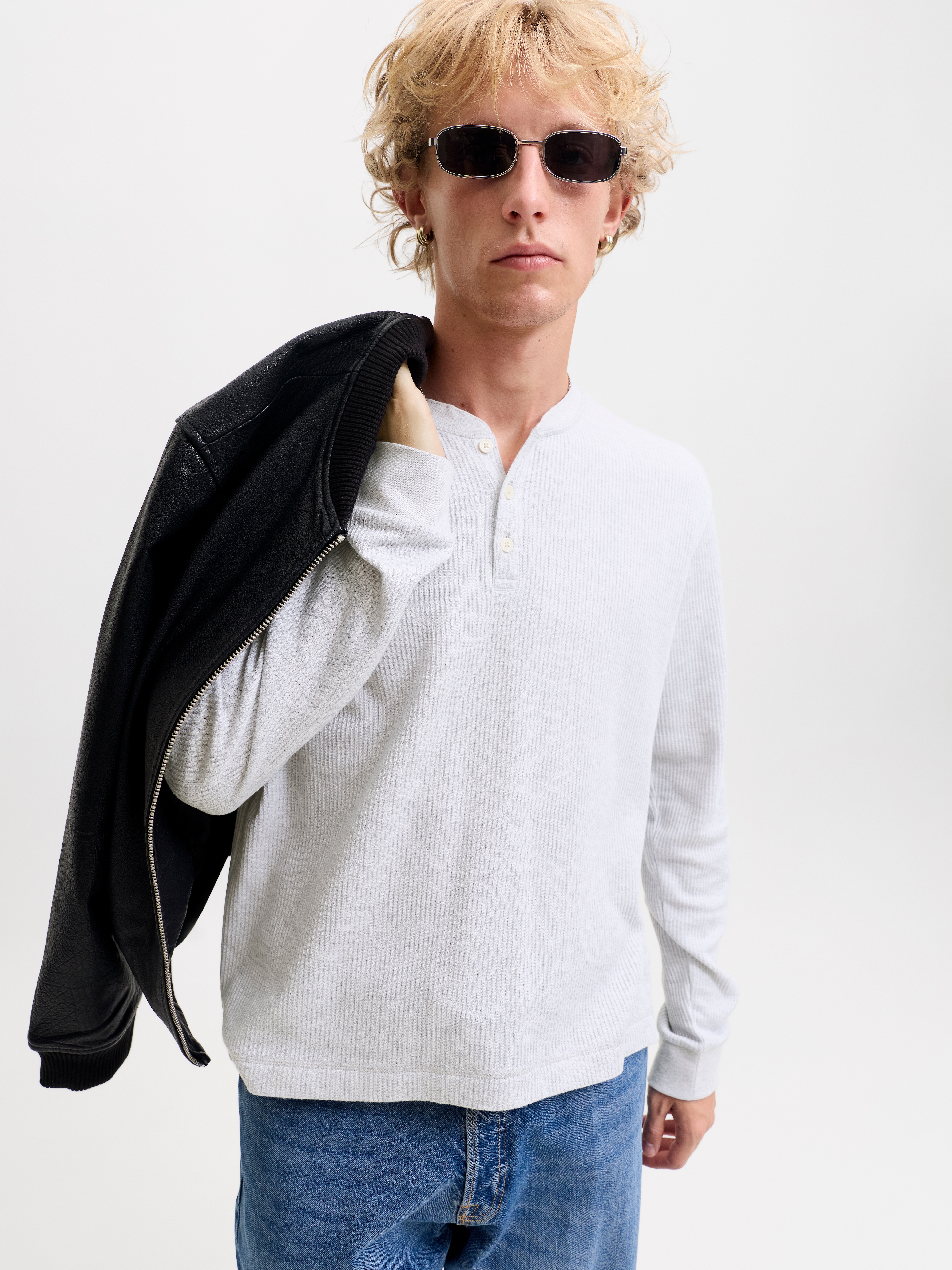 Jack & Jones Langarmshirt "JORCHAMBERI HENLEY LS TEE" Baumwollmischung, regular fit