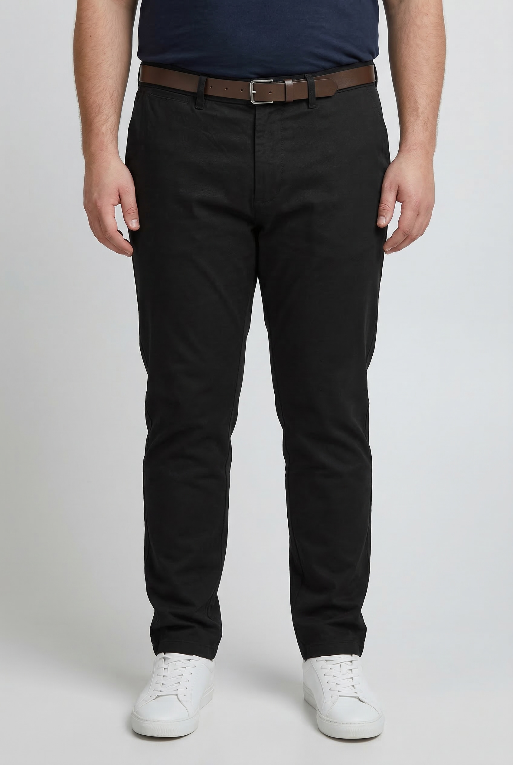 Chinohose "JPSTMARCO ADAM BELTED CHINO PLS", Herren, Gr. 46 (6XL), Länge 34, schwarz, Web, Obermaterial: 98% Baumwolle, 2% Elasthan, JACK & JONES PLUSSIZE, unifarben, slim fit knöchellang, Hosen Chinohose