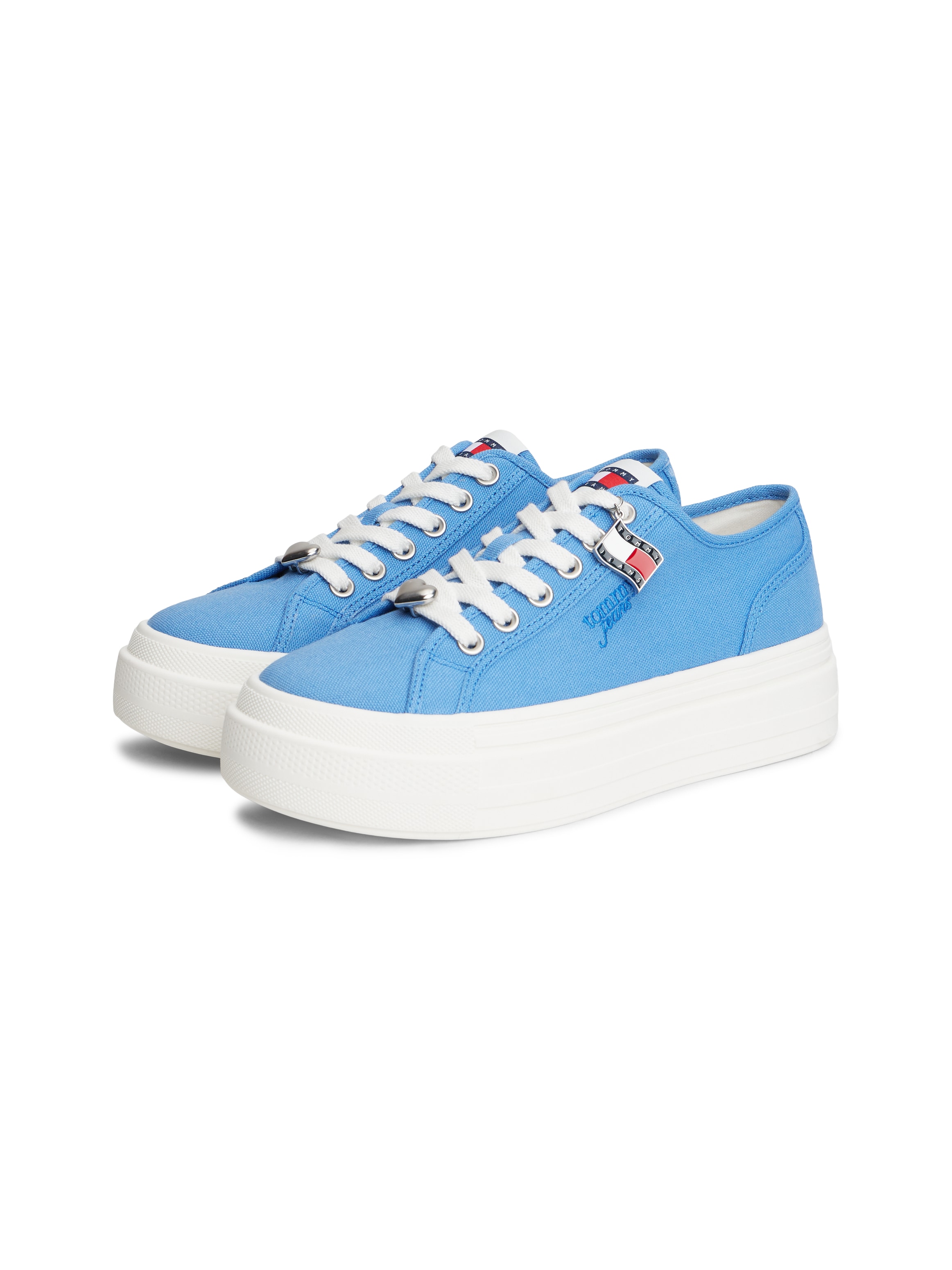 Tommy Jeans Plateausneaker "TJW FLATFORM SNEAKER CHARMS" Halbschuh, Schnürer, Freizeischuh mit kleiner TJ-Flagge als Anhänger