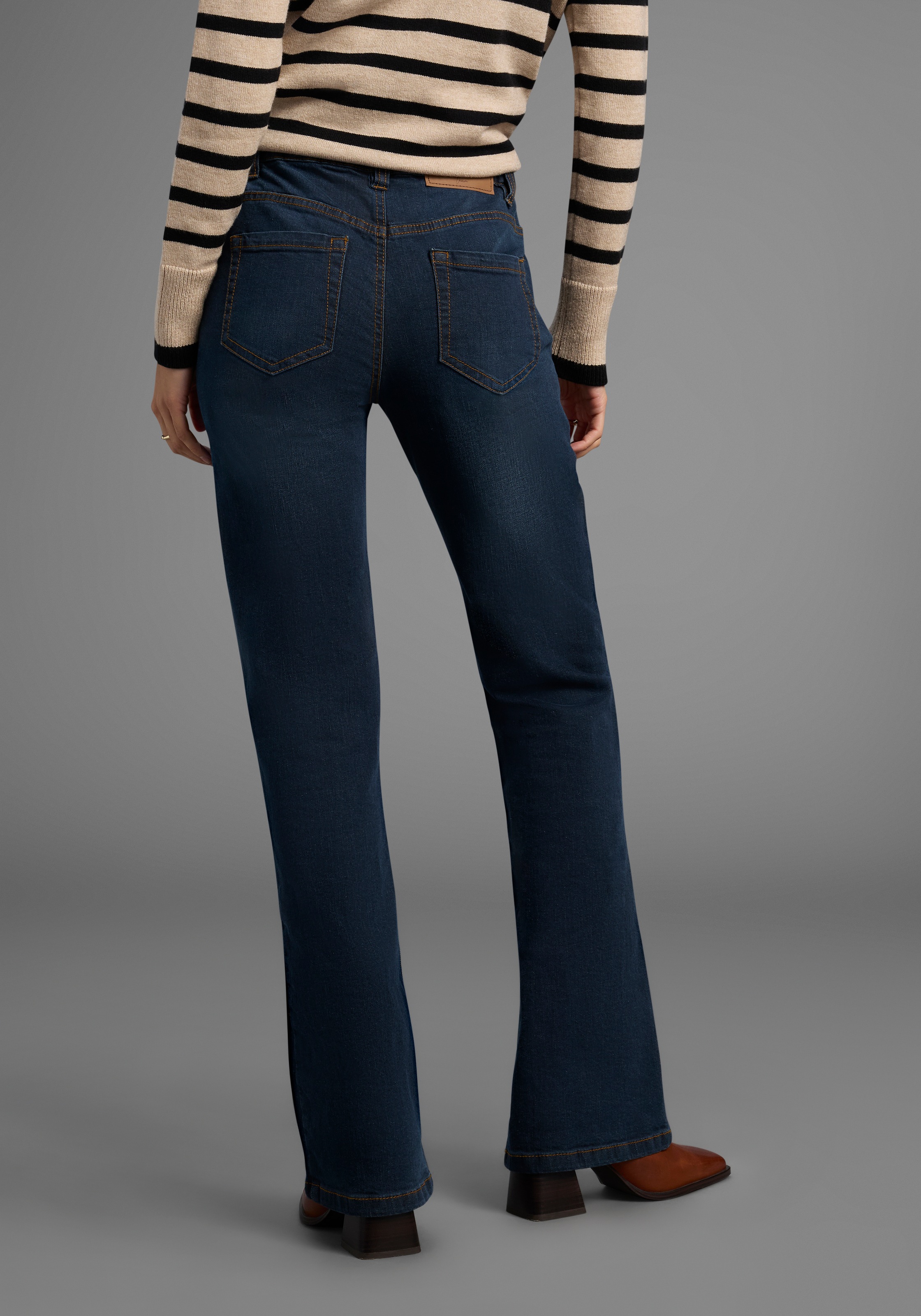 Arizona Bootcut-Jeans "Bund mit seitlichem Gummizugeinsatz", hohe Leibhöhe, günstig online kaufen