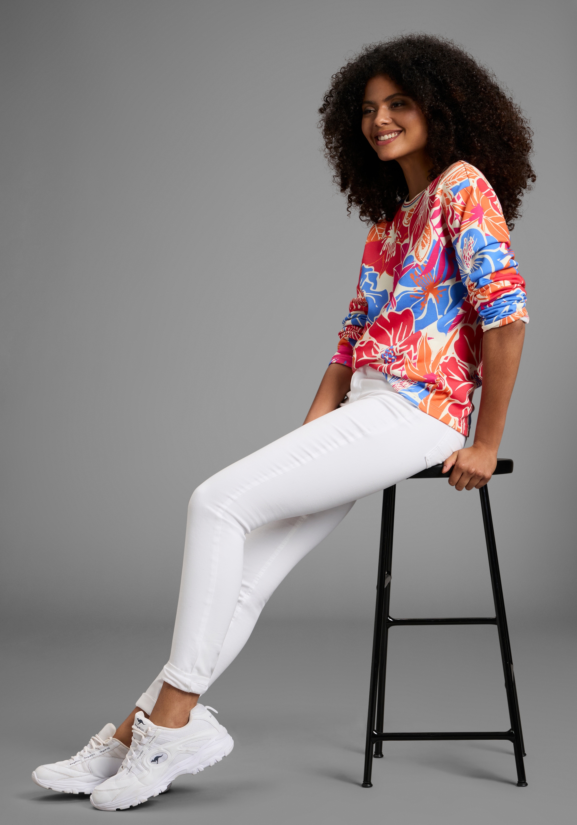 Laura Scott Sweater , Auffälliger Multicolor-Blumenprint auf weichem Sweatstoff
