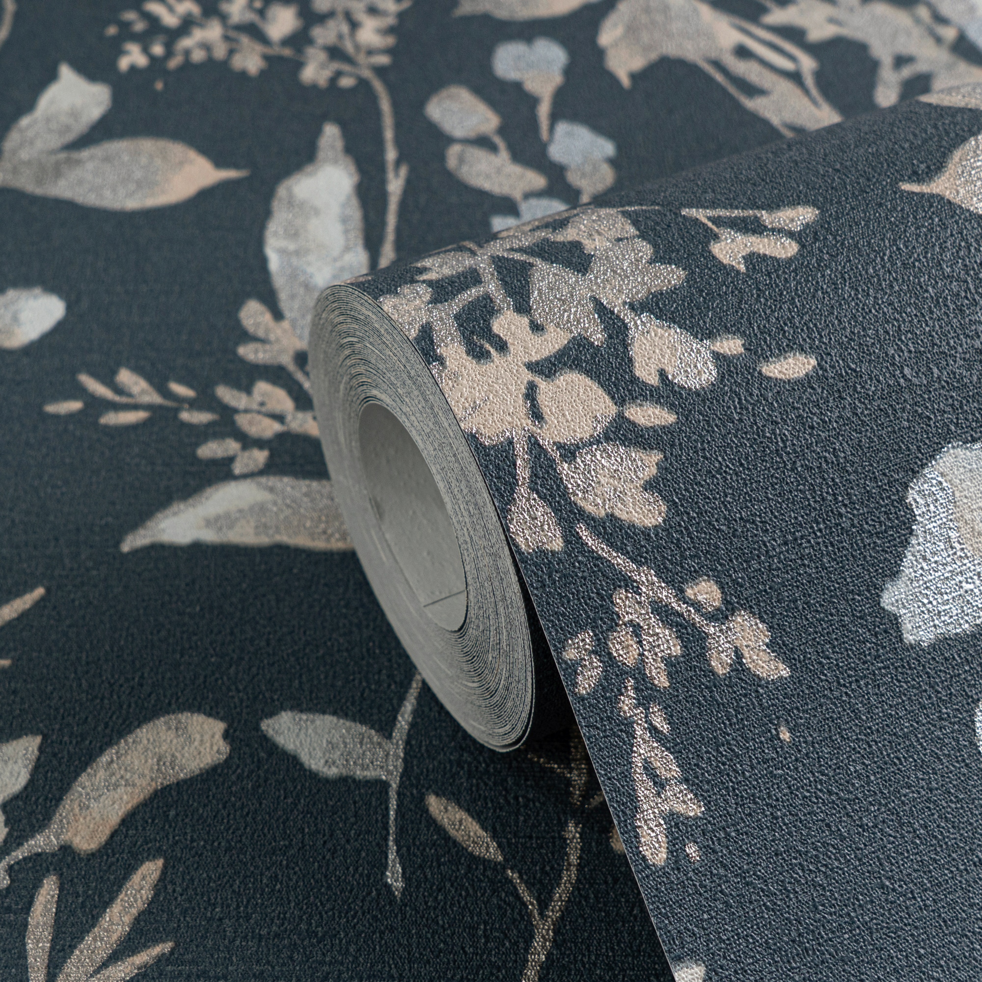 CosmoLiving by Cosmopolitan Vliestapete »Petal Poetry – Aquarell-Blumentapete« matt strukturiert Zarte Aquarellblüten für stilvolle Wohnräume