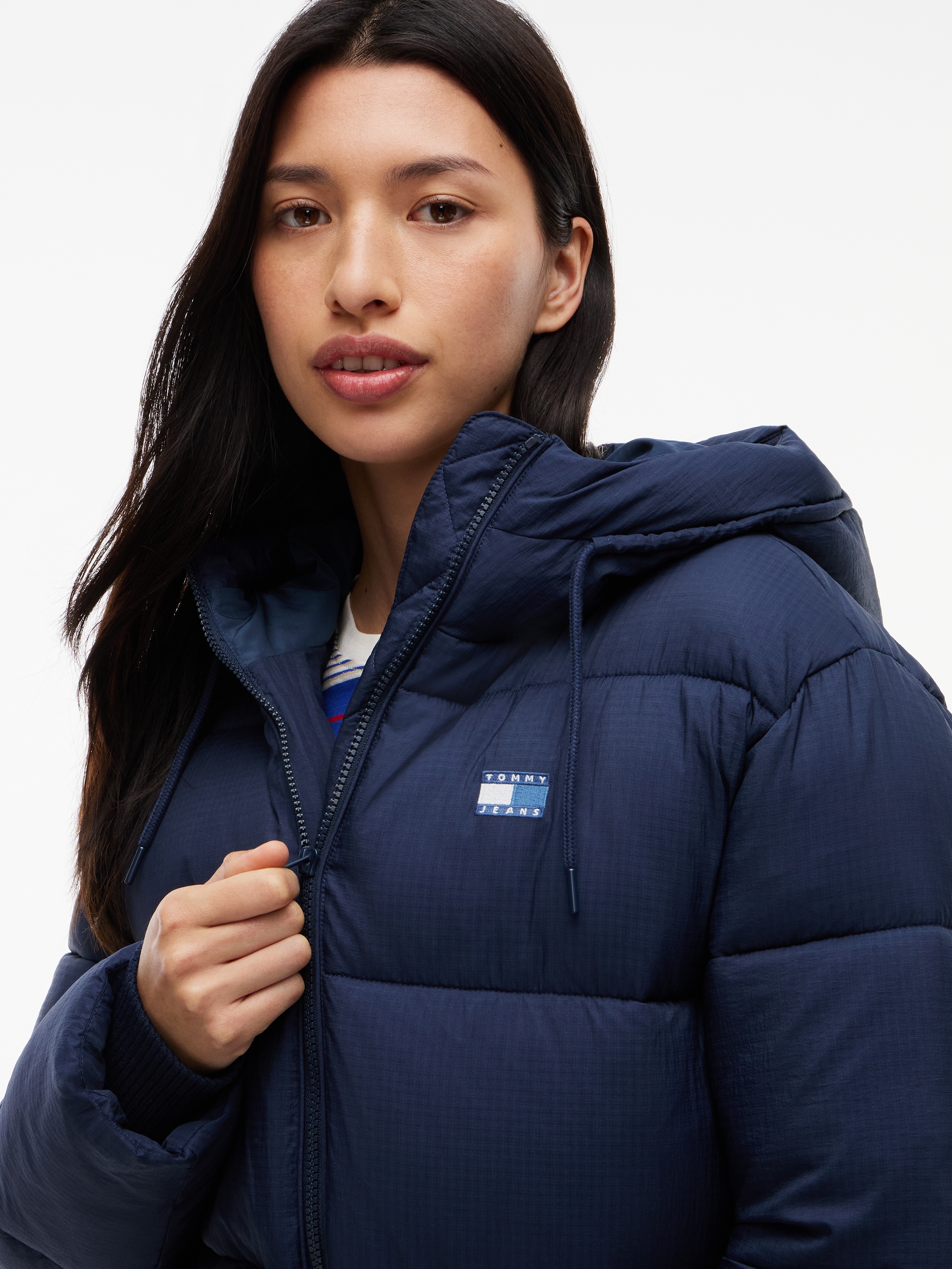 Tommy Jeans Steppjacke »TJW HOODED MIDI PUFFER JACKET« mit Kapuze Kunstfaser