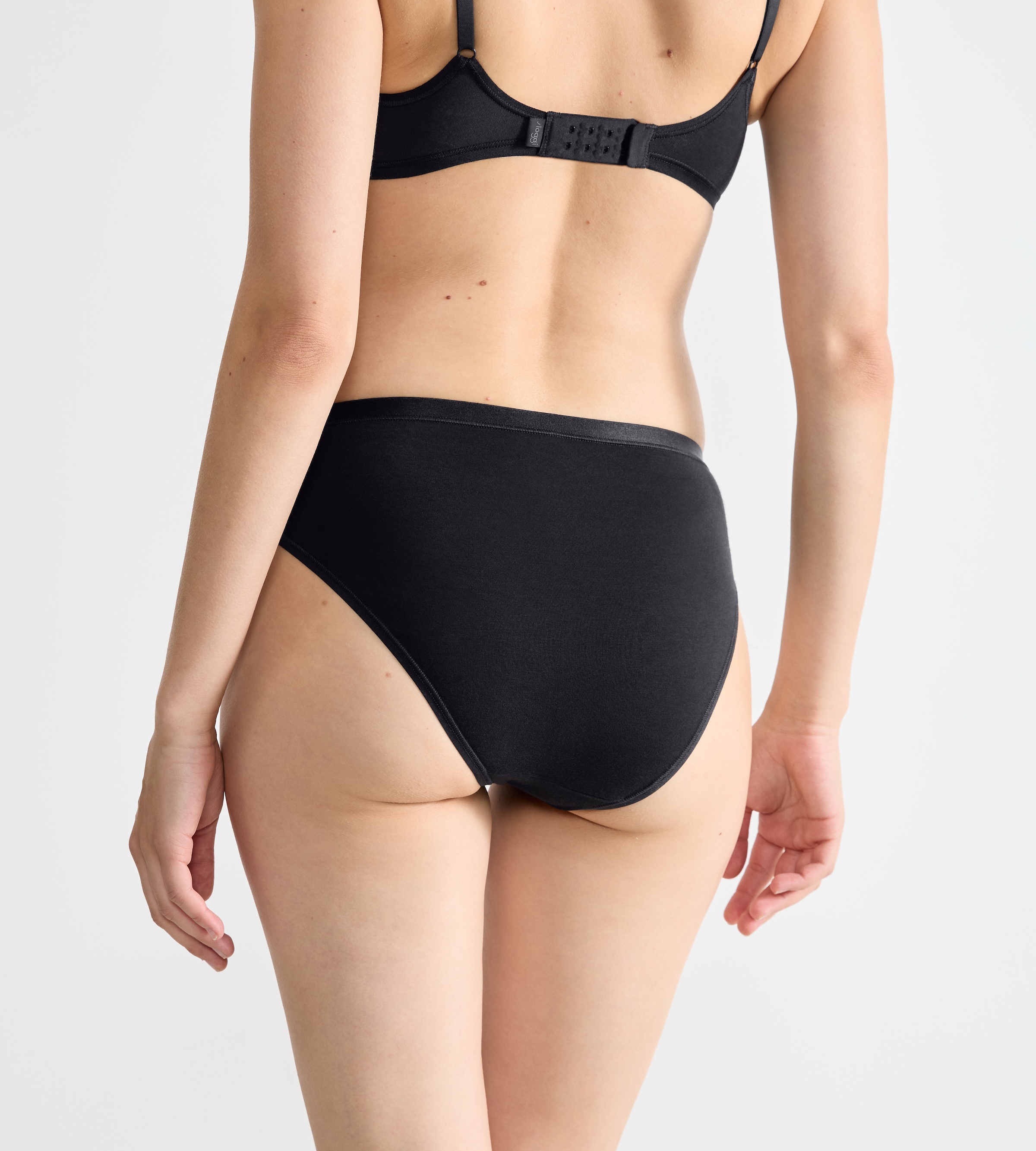 sloggi Slip »GO Daily Cotton Tai 3P«, (3er Pack), Glanz-Effekt Details, hoher Beinausschnitt