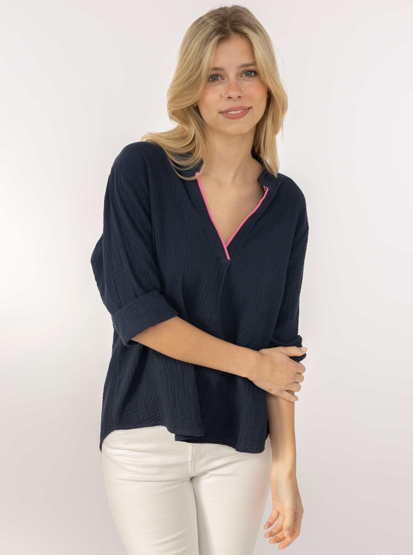 Zwillingsherz Schlupfbluse ""Neon Kante"" Musselin, eingefasster V-Neck in Neon, 3/4 Arm, hinten leicht länger