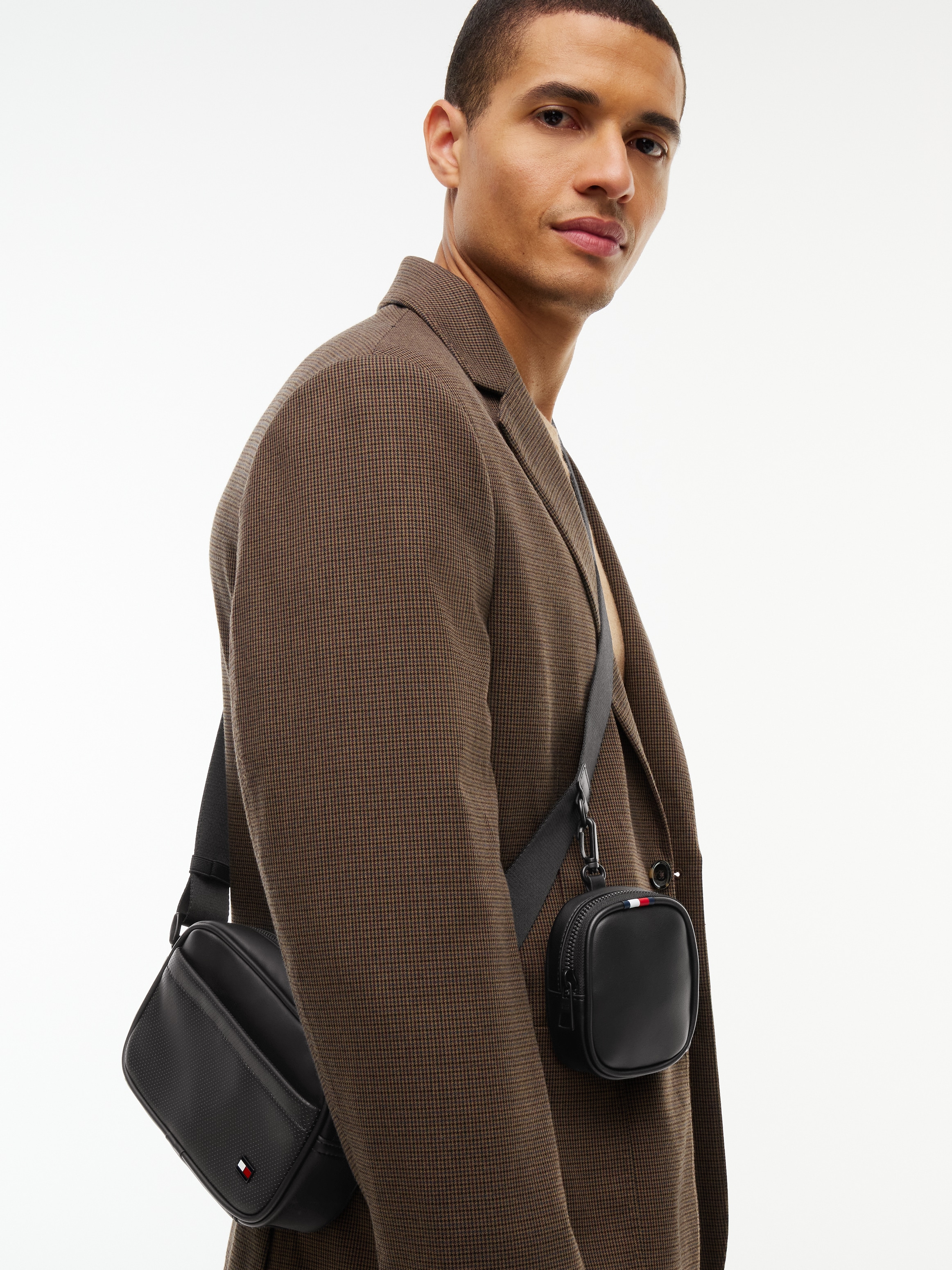 Tommy Hilfiger Kameratasche »TH FOUNDATION CAMERA BAG« Unisex Minibag mit typischer Logoflagge