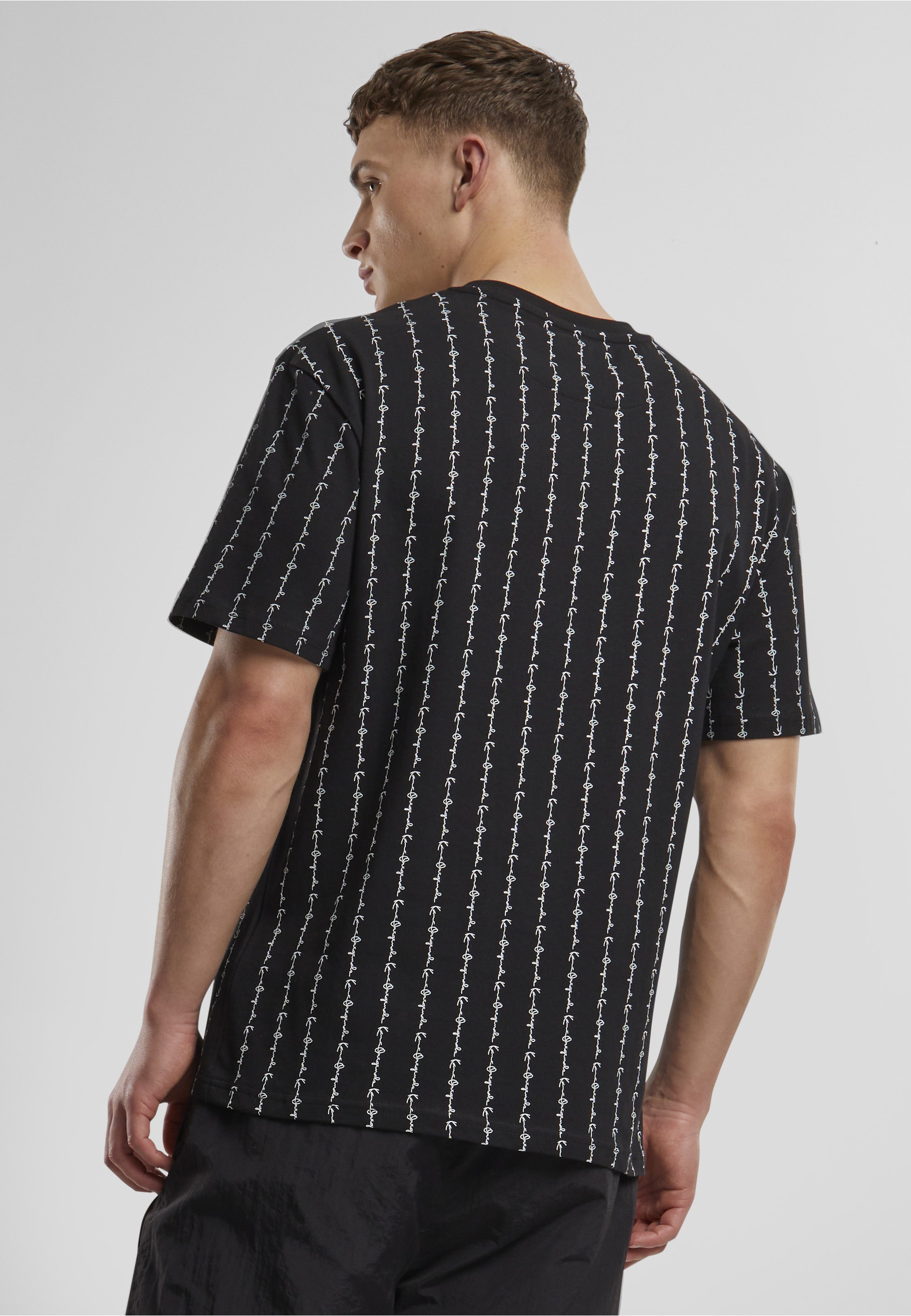 Karl Kani T-Shirt »Karl Kani Herren KKMQ12130BLK Signature Logo Pinstripe Tee« 1 Stk.