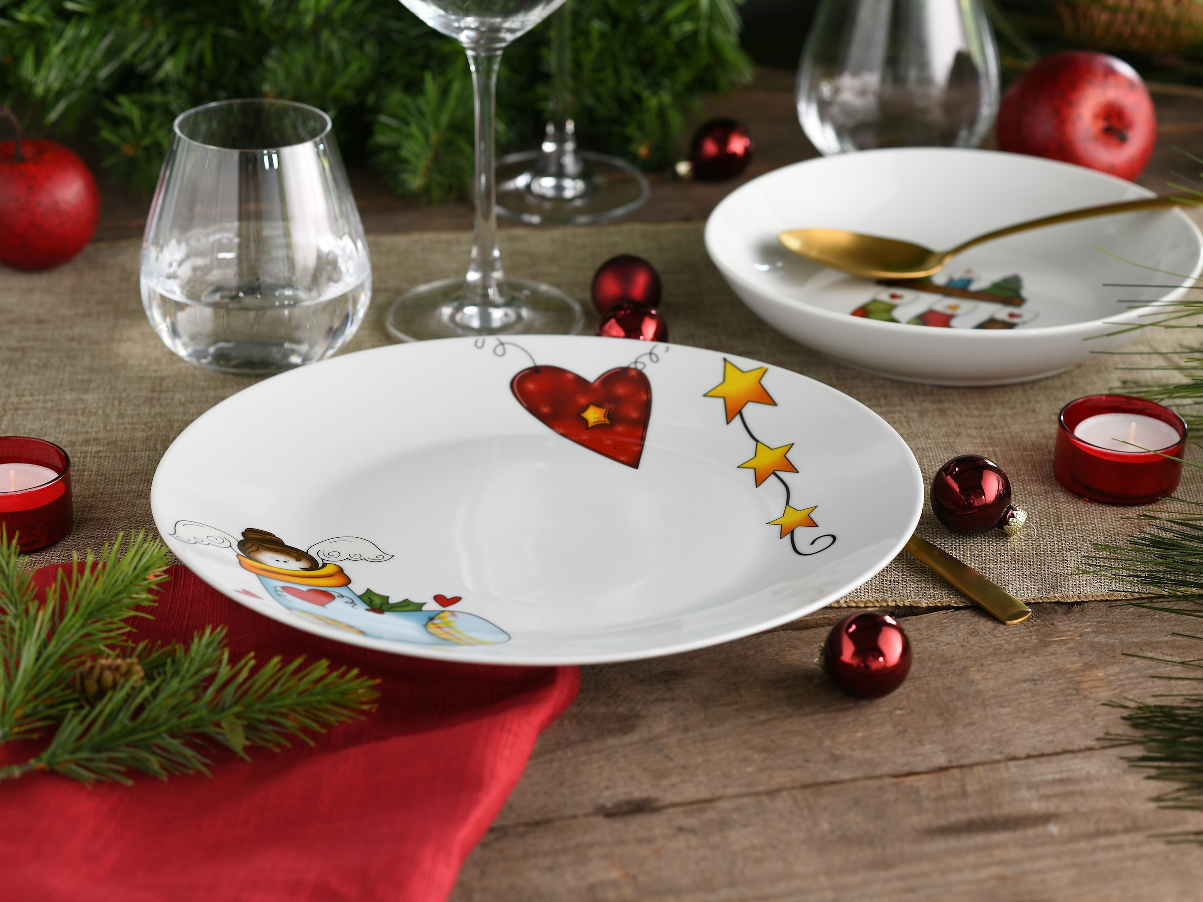 CreaTable Tafelservice »Luna Socken, Tafel-Service 12-tlg«, (Set, 12 tlg.), Winterlicher Dekor mit lustigen Sockenmotiven