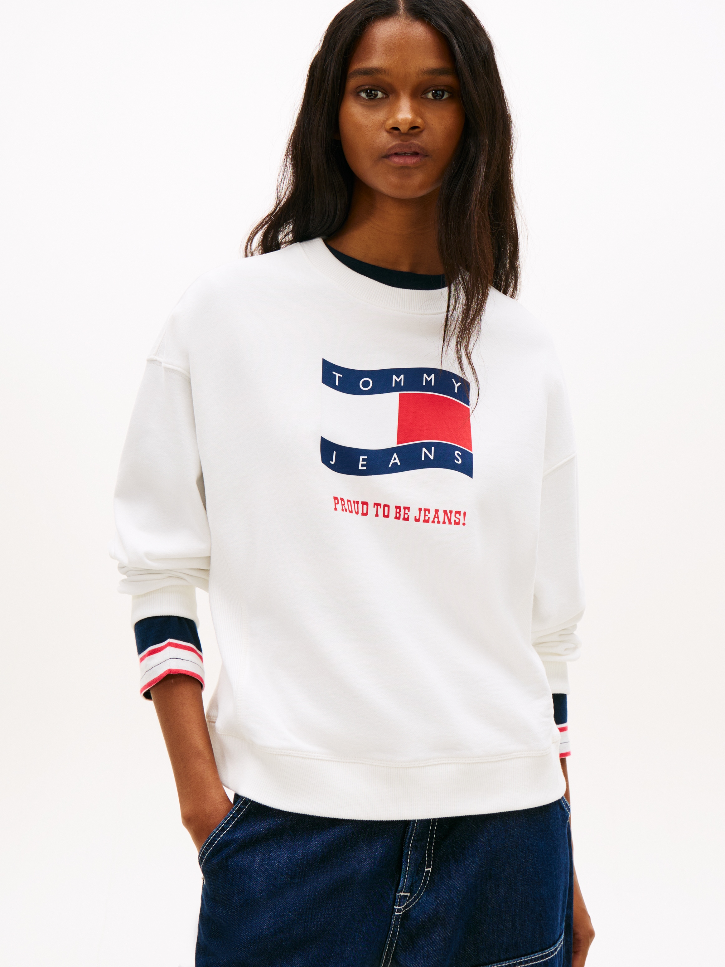 Tommy Jeans Sweatshirt »TJW BXY WAVY FLAG CREW EXT«, Boxy Fit mit Rundhals
