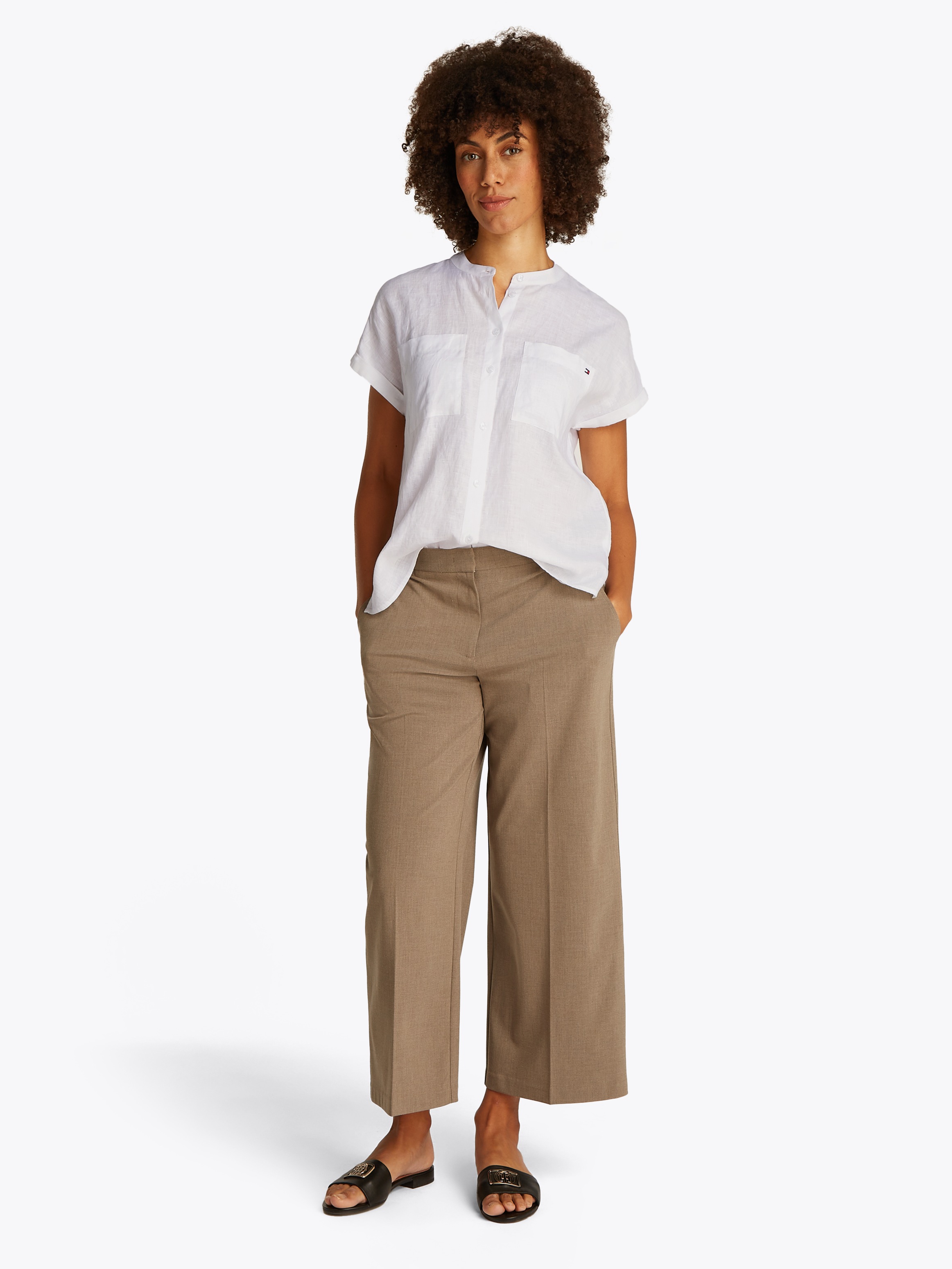 Thumbnail - Tommy Hilfiger Kurzarmbluse "ESS LINEN COLLARLESS S/S BLOUSE" mit Logostickerei,kühlendes Premium Leinen