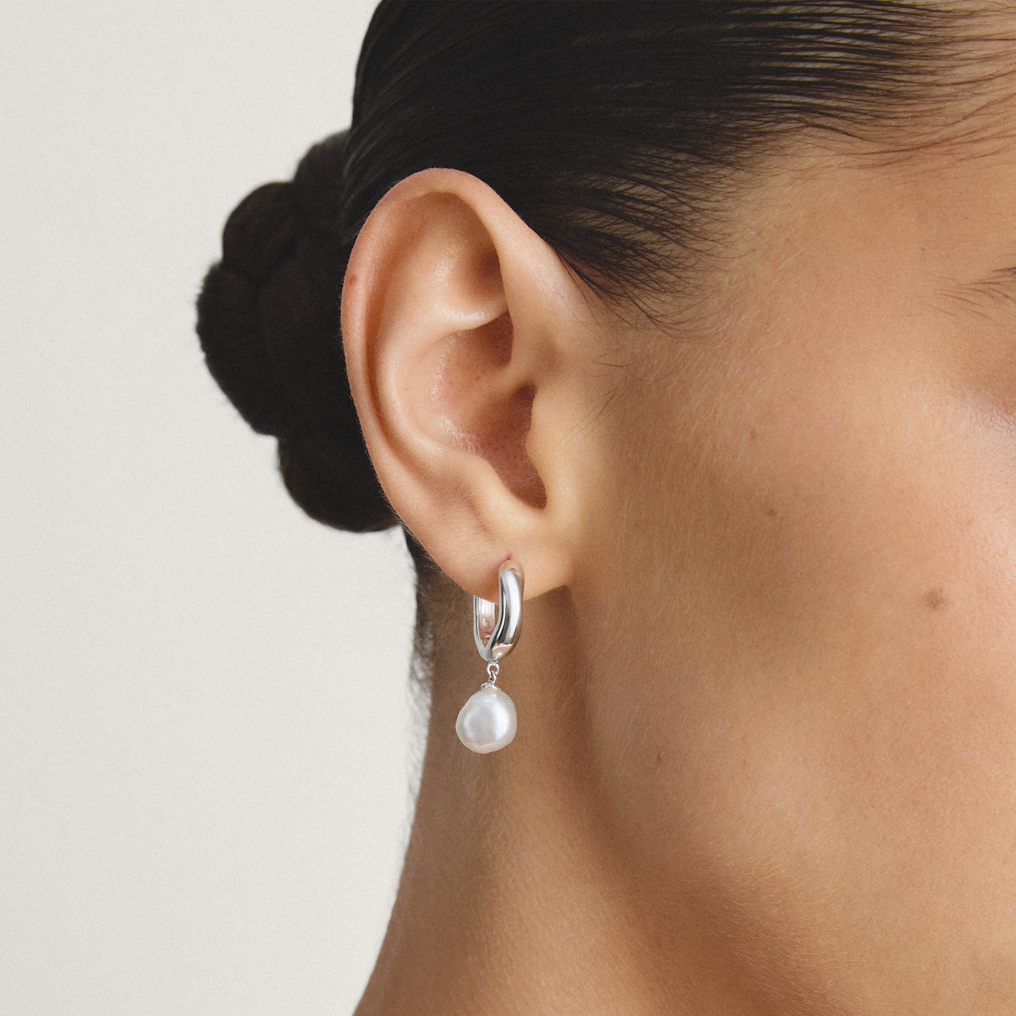 THOMAS SABO Paar Creolen »Bold Elegance Creolen Perlen« mit Süßwasserzuchtperle