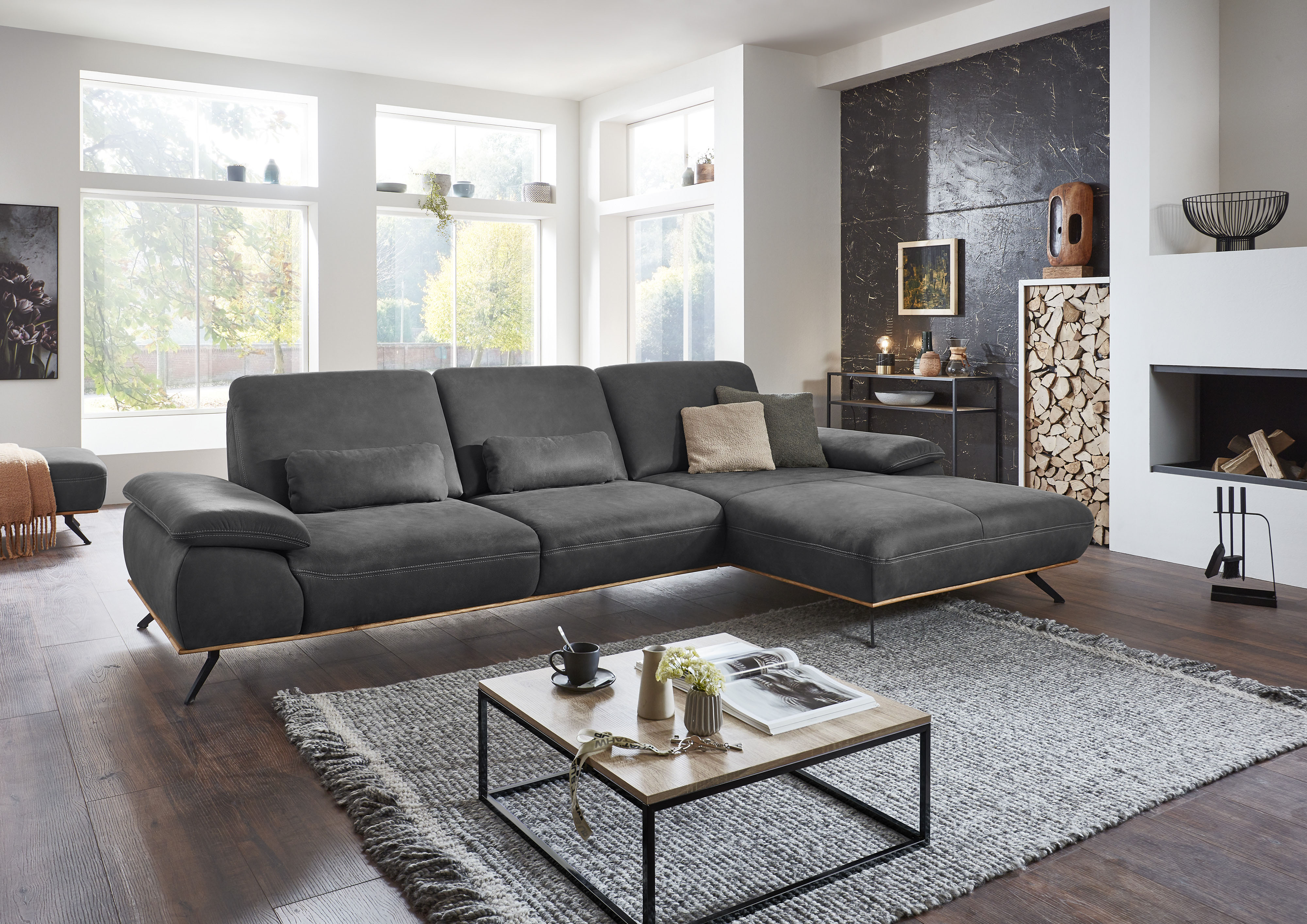 Die PlanBar Ecksofa "PN-EM18063 L-Form, B: 322 cm" wahlweise mit echt bezogenem Rücken und Sitztiefenverstellung