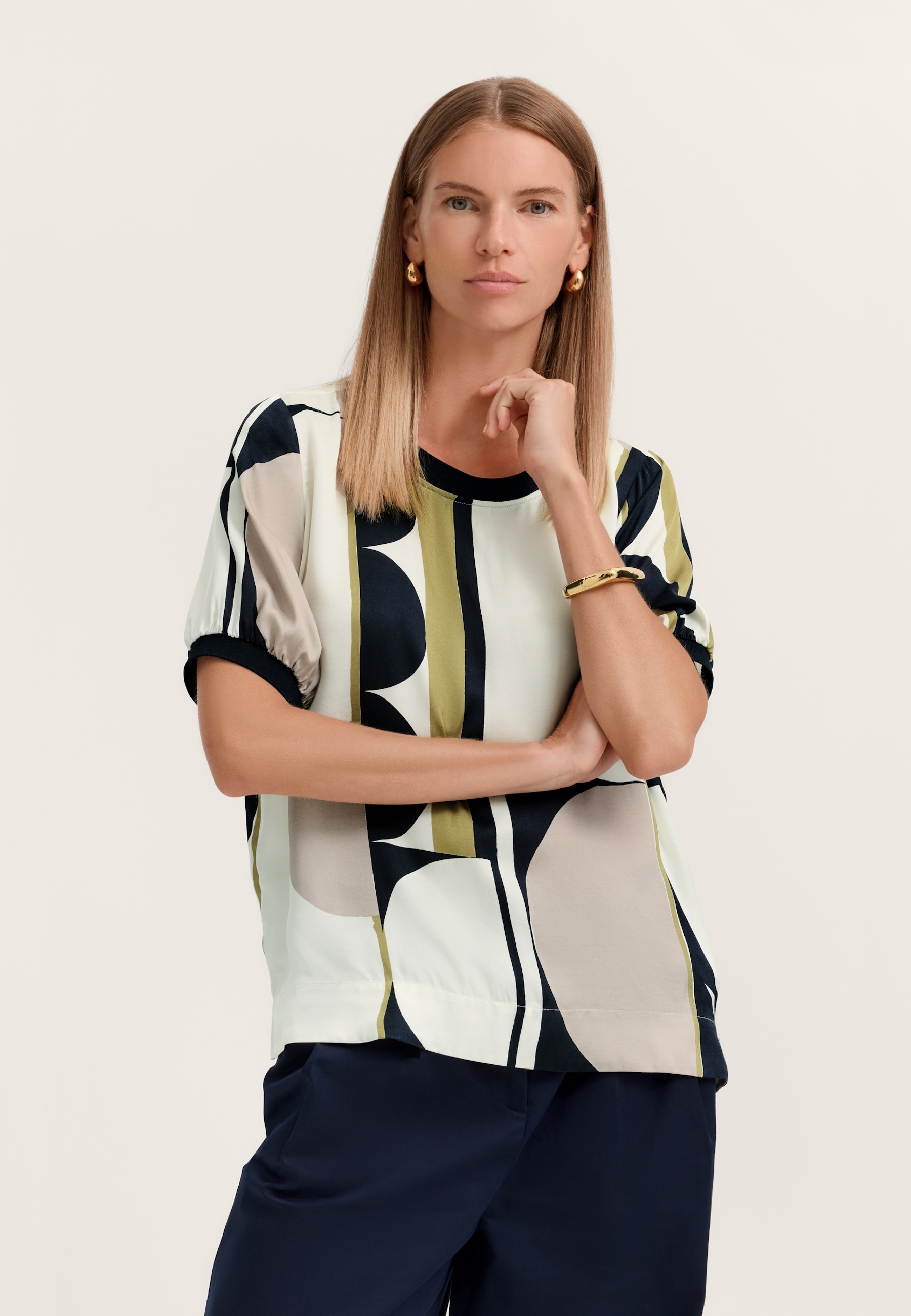 bugatti Kurzarmbluse mit grafischem Print aus 100% Viskose günstig online kaufen