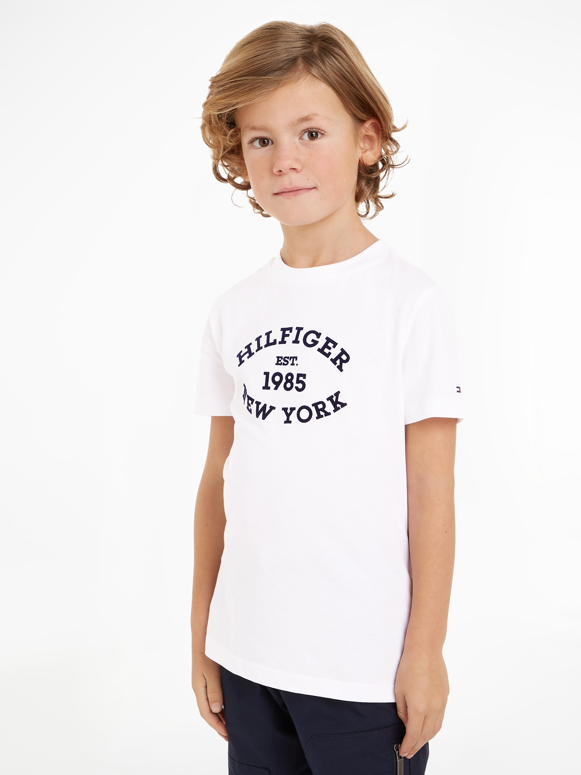 Tommy Hilfiger Kurzarmshirt »MONOTYPE FLOCK REGULAR TEE SS«, Kinder bis 16 Jahre mit Logoschriftzug