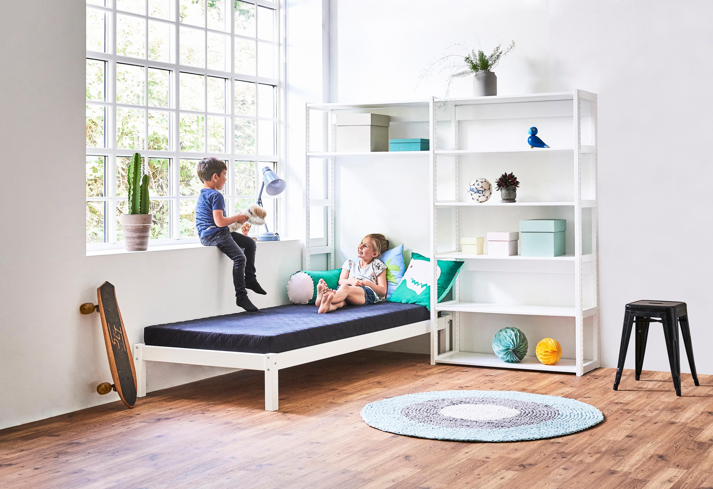 Hoppekids Jugendzimmer-Set »STOREY«, (Set, 16 St., Kinderbett, Rollrost, Schaummatratze, Regalsystem, 8 Einlegeböden)