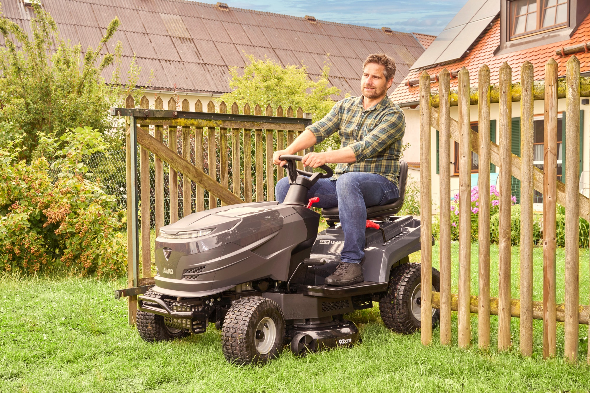 AL-KO Rasentraktor »COMFORT 14-92.6 HDS-A Seitenauswurf« Antrieb: Fußhydrostat stufenlos