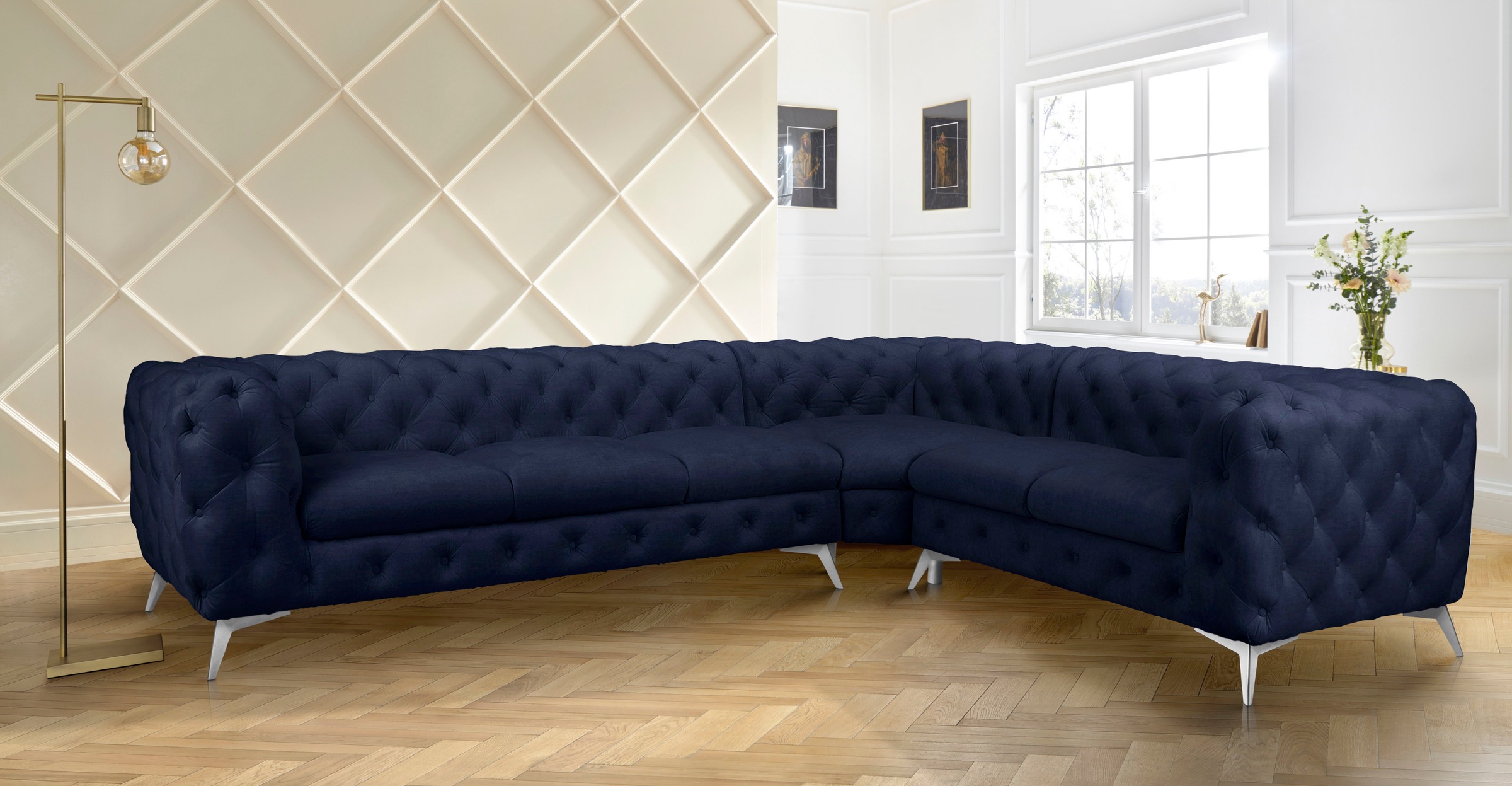 Leonique Chesterfield-Sofa »Ecksofa GLYNIS L-Form mit Wellenunterfederung, Maße B/T/H 323/264/75cm«, aufwändige Knopfheftung, moderne Chesterfield Optik, Fußfarbe wählbar