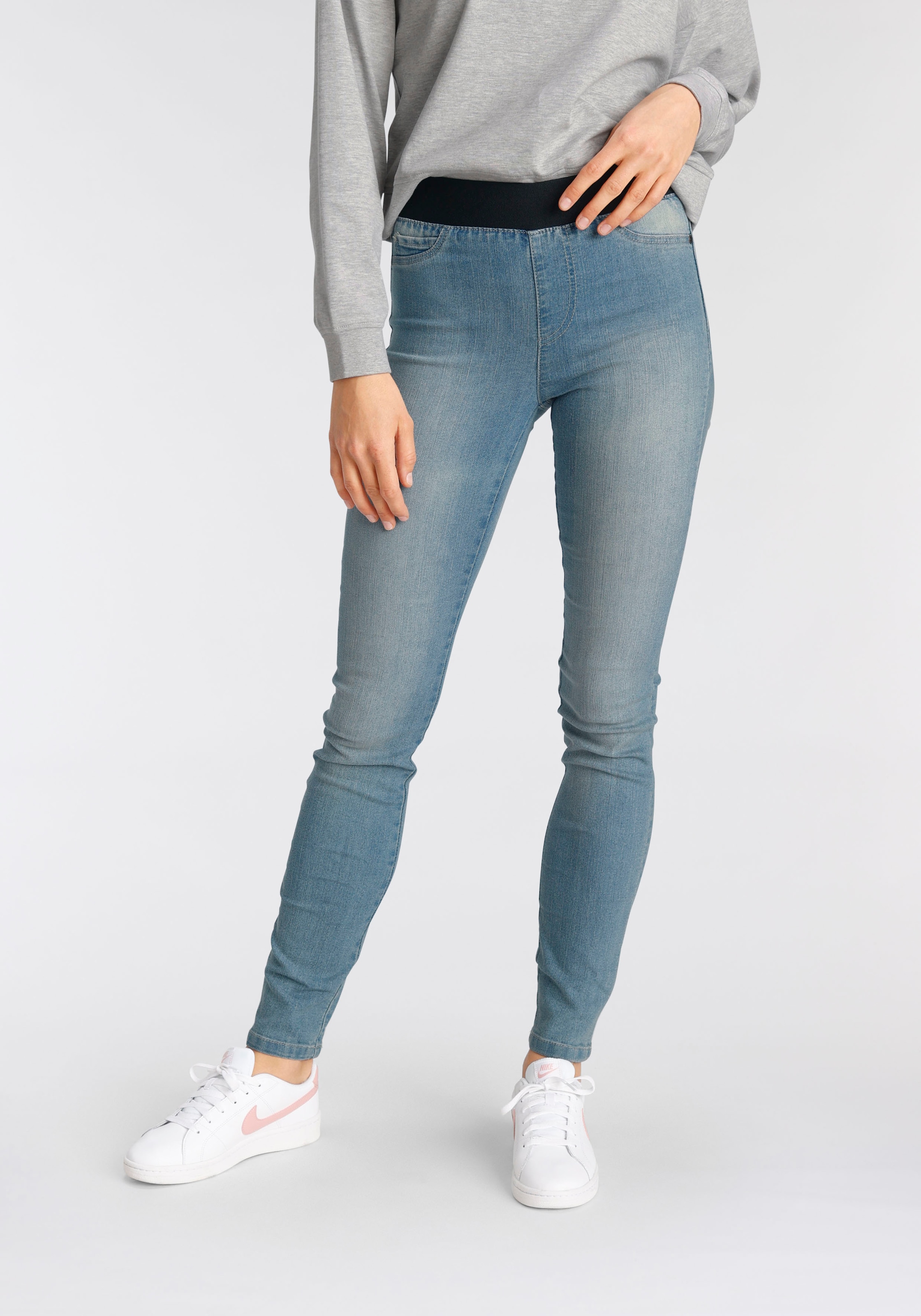 Arizona Skinny-fit-Jeans, extra-enger Schnitt, komfortable Leibhöhe, Used-Look-Waschung