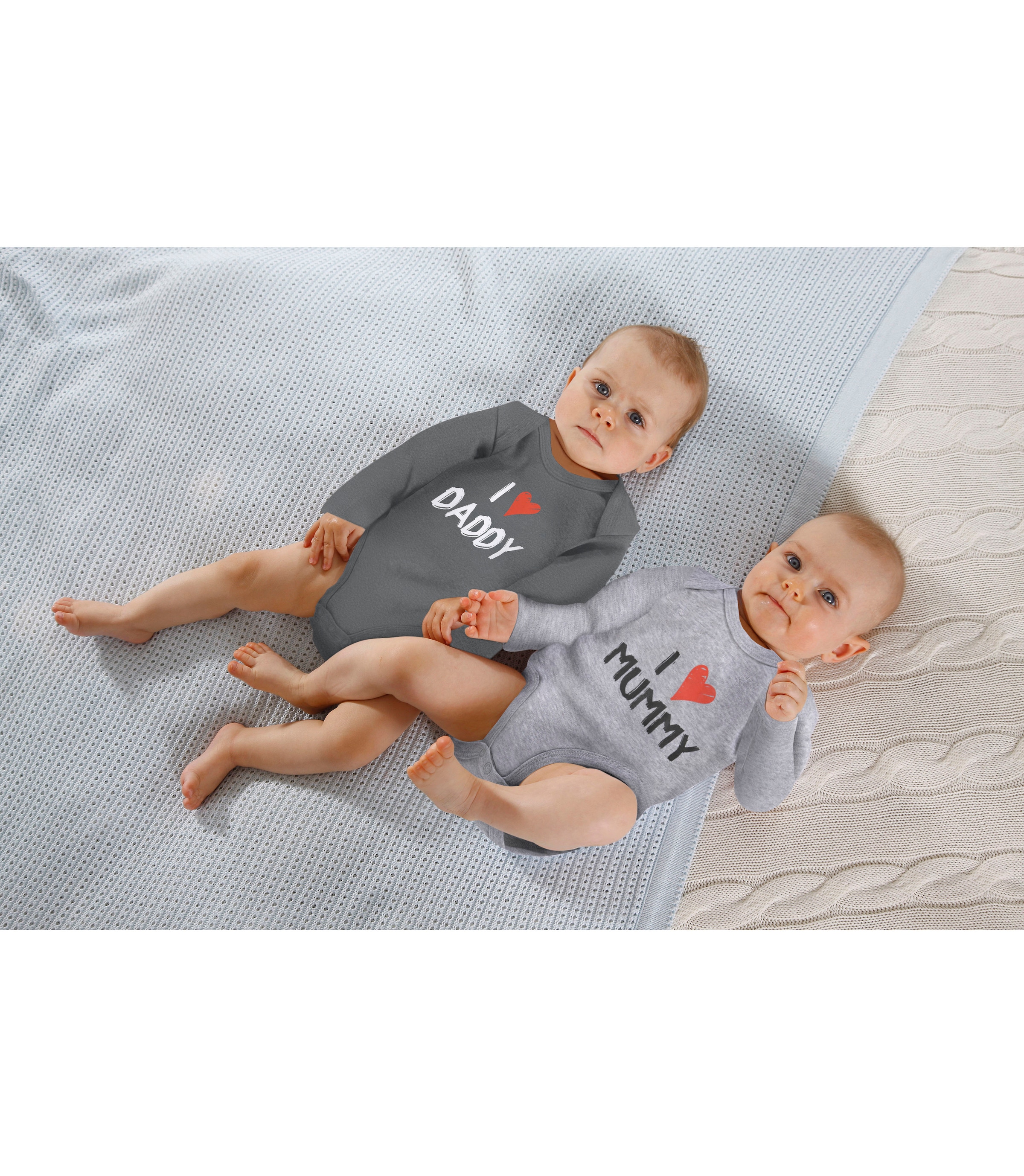 KIDSWORLD Langarmbody »2er Pack Baby-Bodies, Mummy & Daddy«, aus Bio-Baumwolle