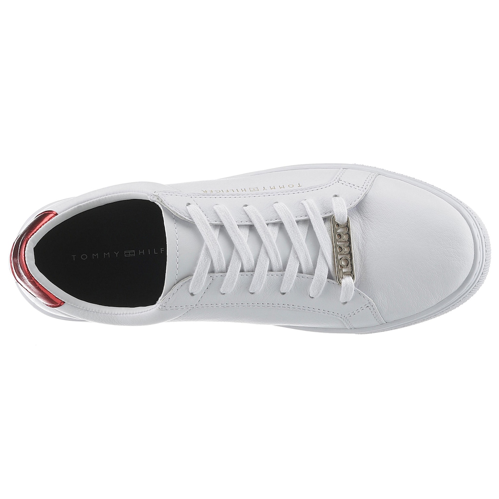 Tommy Hilfiger Sneaker »ESSENTIAL SNEAKER«, Tommy Hilfiger Schriftzug außen, Freizeitschuh, Halbschuh, Schnürschuh