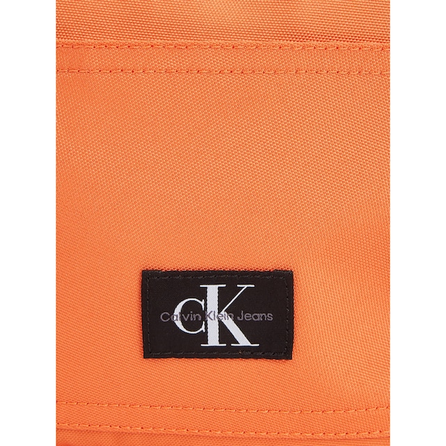 ESSENTIALS Klein W«, bestellen | Design Cityrucksack »SPORT Jeans für dezentem Calvin in BP40 BAUR