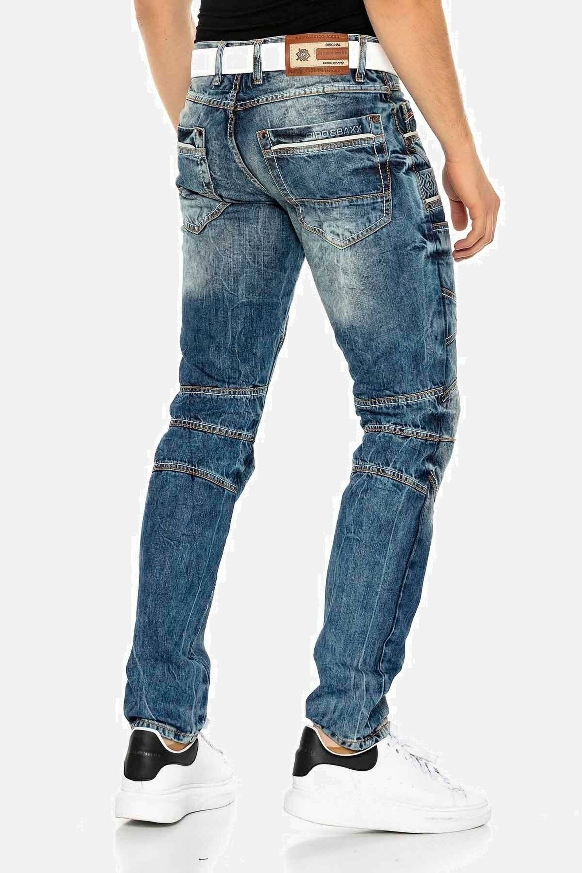 Cipo & Baxx Tapered-fit-Jeans »Jeans«, mit Kontrastnähten und Seitentaschen, CD-391