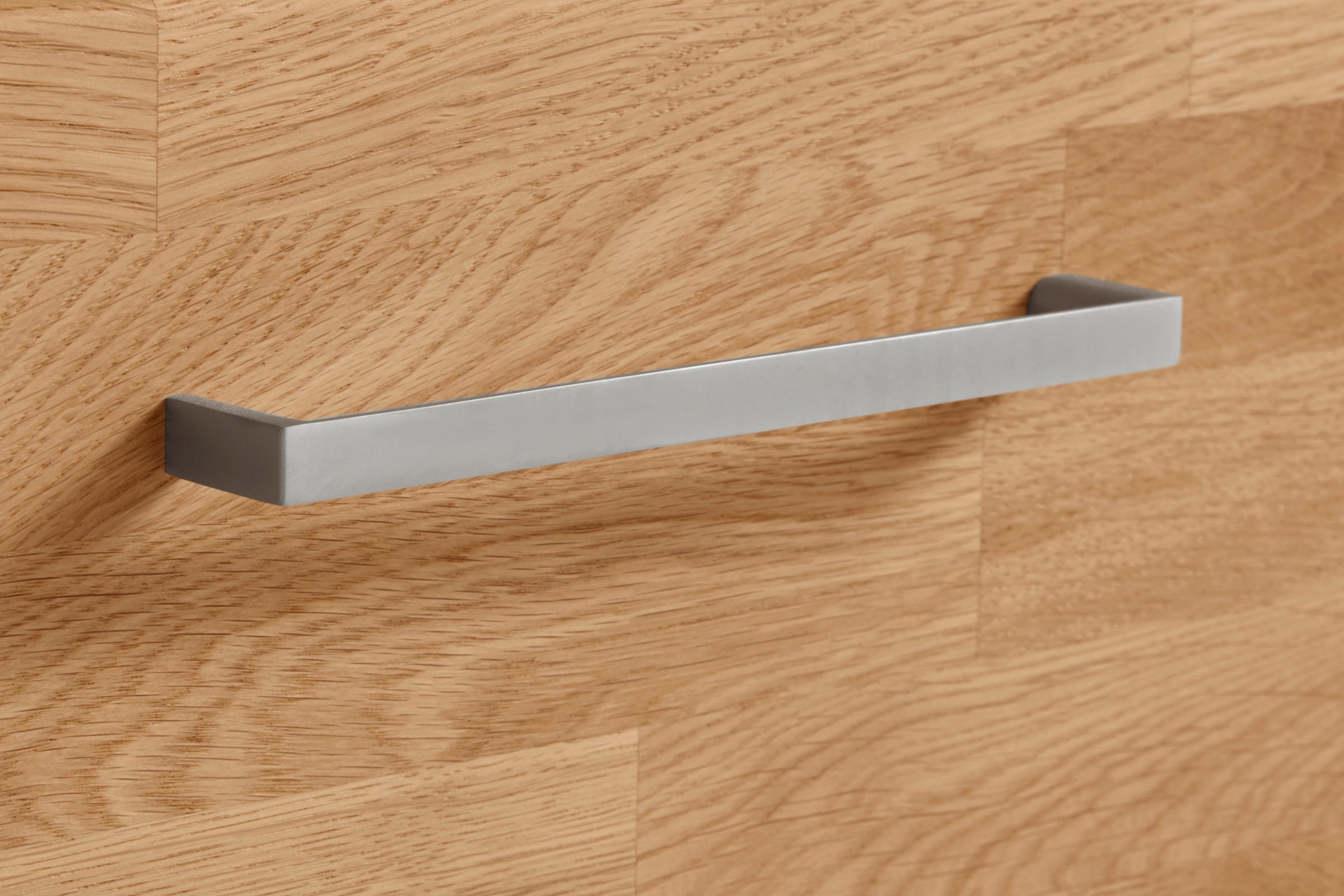 Home affaire Kommode »Celle,90cm breit,35 cm tief, Fronten Massivholz«, Holz massiv, Holzwerkstoff, Metall Griffe,3 breite Fächer