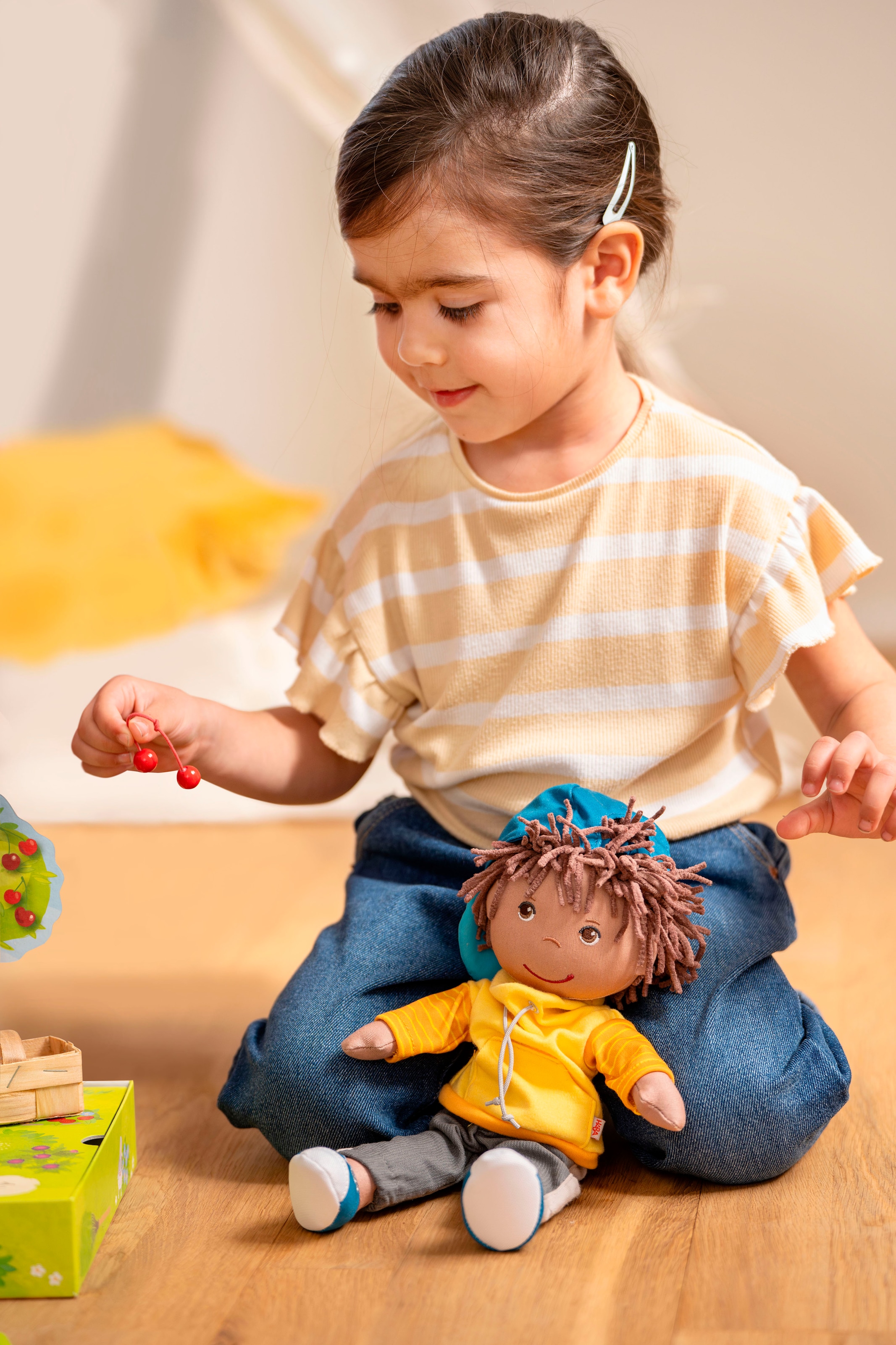 Haba Stoffpuppe »Bruno«, Mit Sweatshirt, Hose und Cap