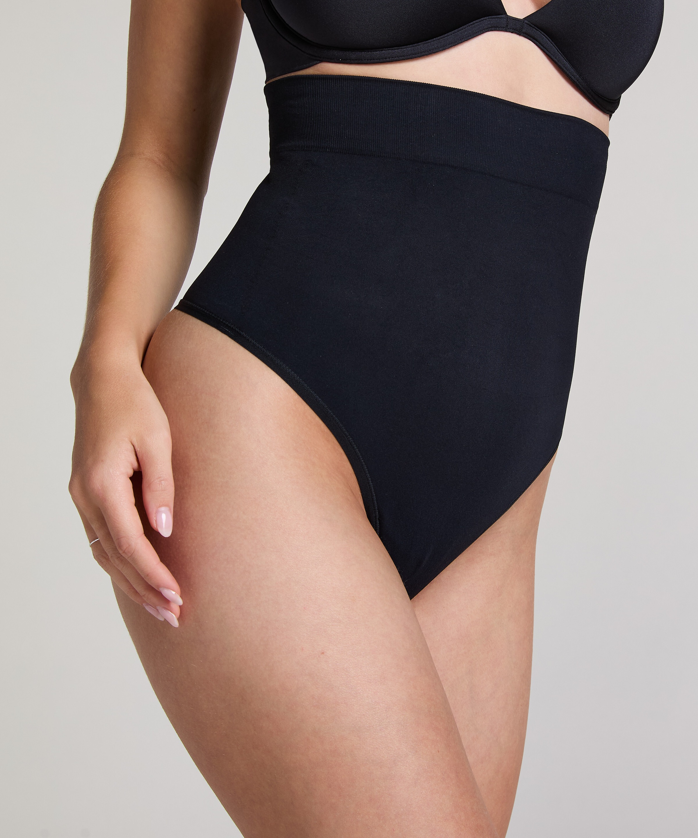 Hunkemöller String »Seamless Enhancing High Waisted Thong«