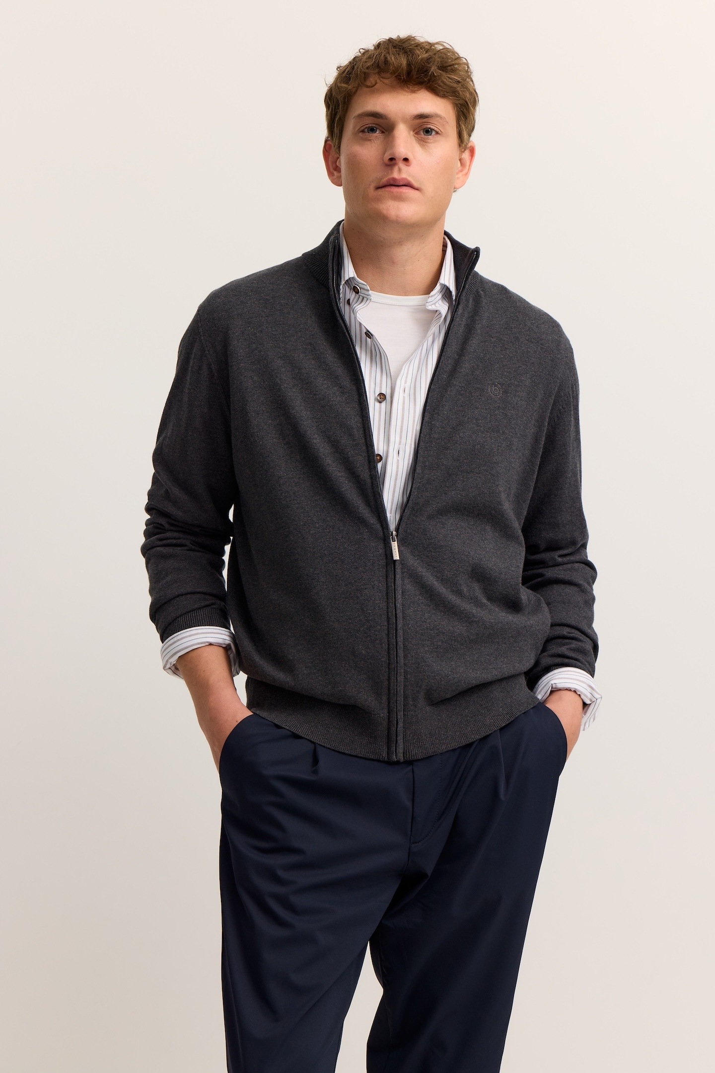 bugatti Strickjacke "Regular Fit" aus Baumwolle mit Stehkragen günstig online kaufen