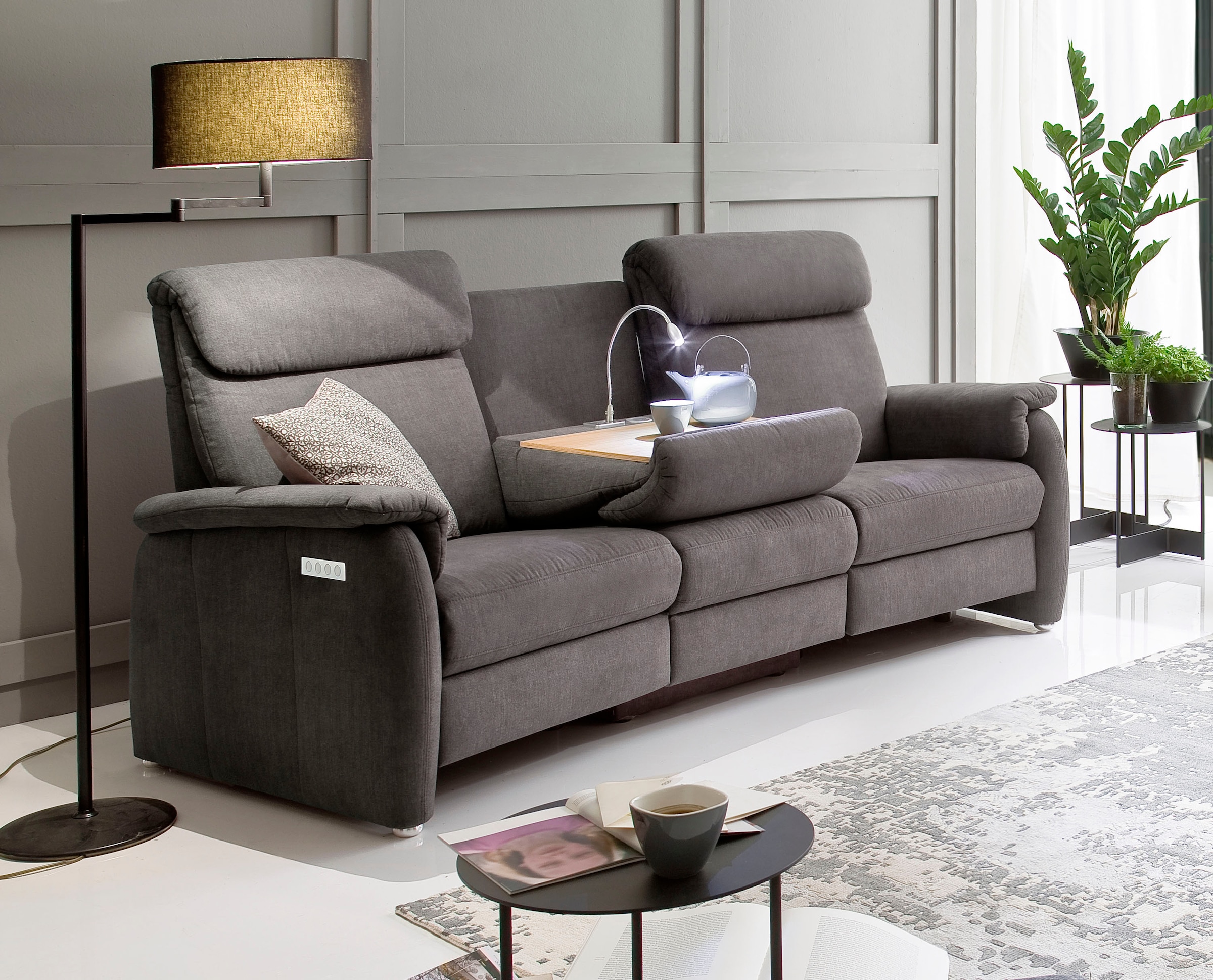 Home affaire Sofa »Turin«, mit motorischer Relaxfunktion, Tisch, Leuchte + USB-Ladestation