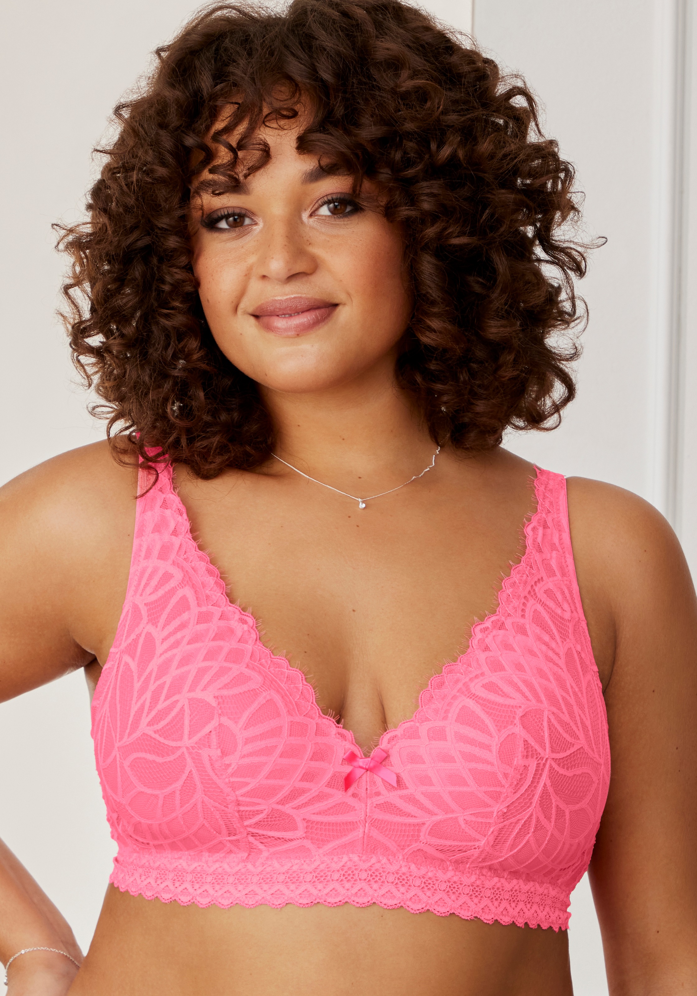 Thumbnail - LASCANA Bralette-BH ohne Bügel, aus Spitze mit High-Apex-Trägern, Dessous