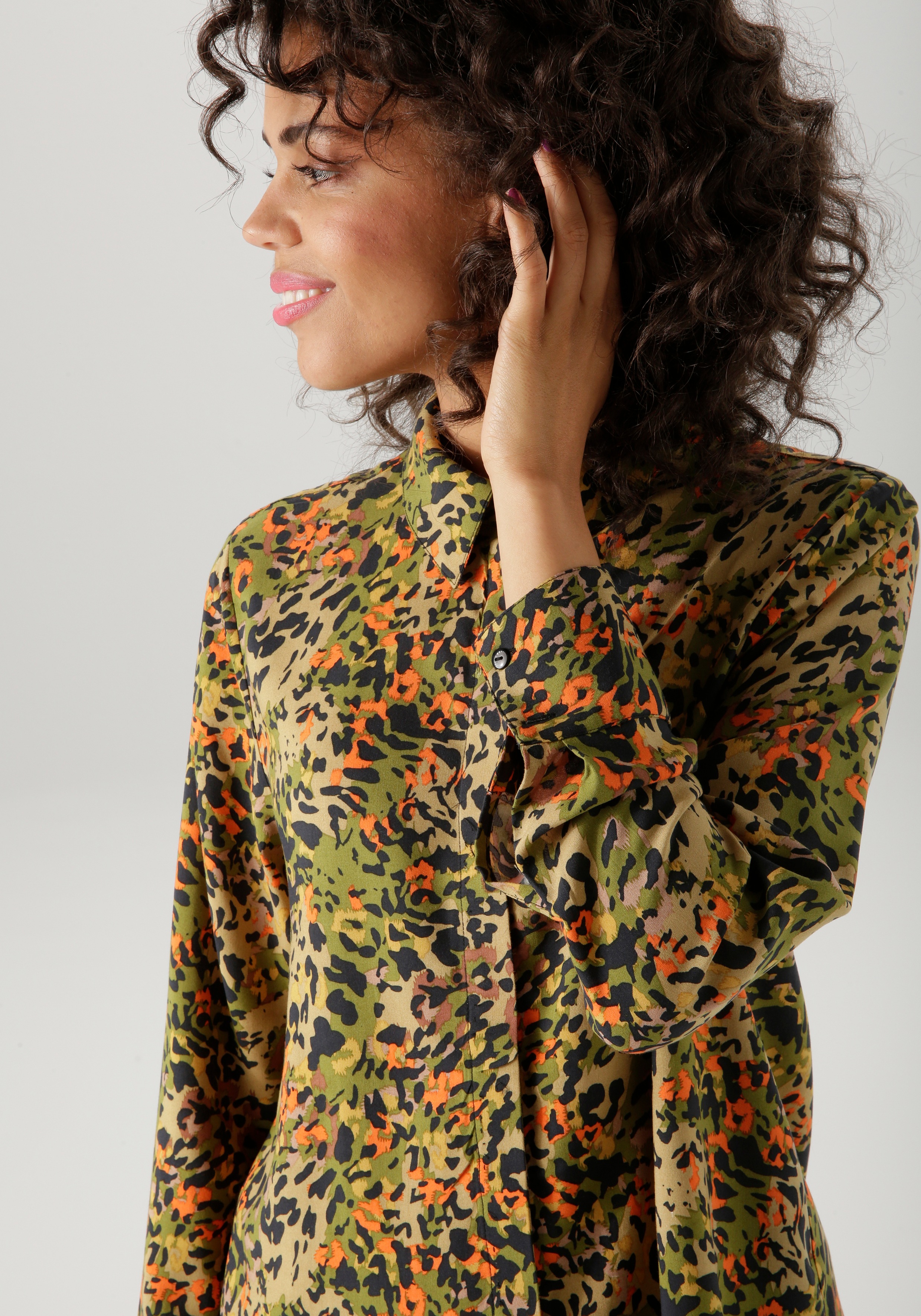 Thumbnail - Aniston CASUAL Hemdbluse mit farbenfrohen, grafischen Alloverdruck