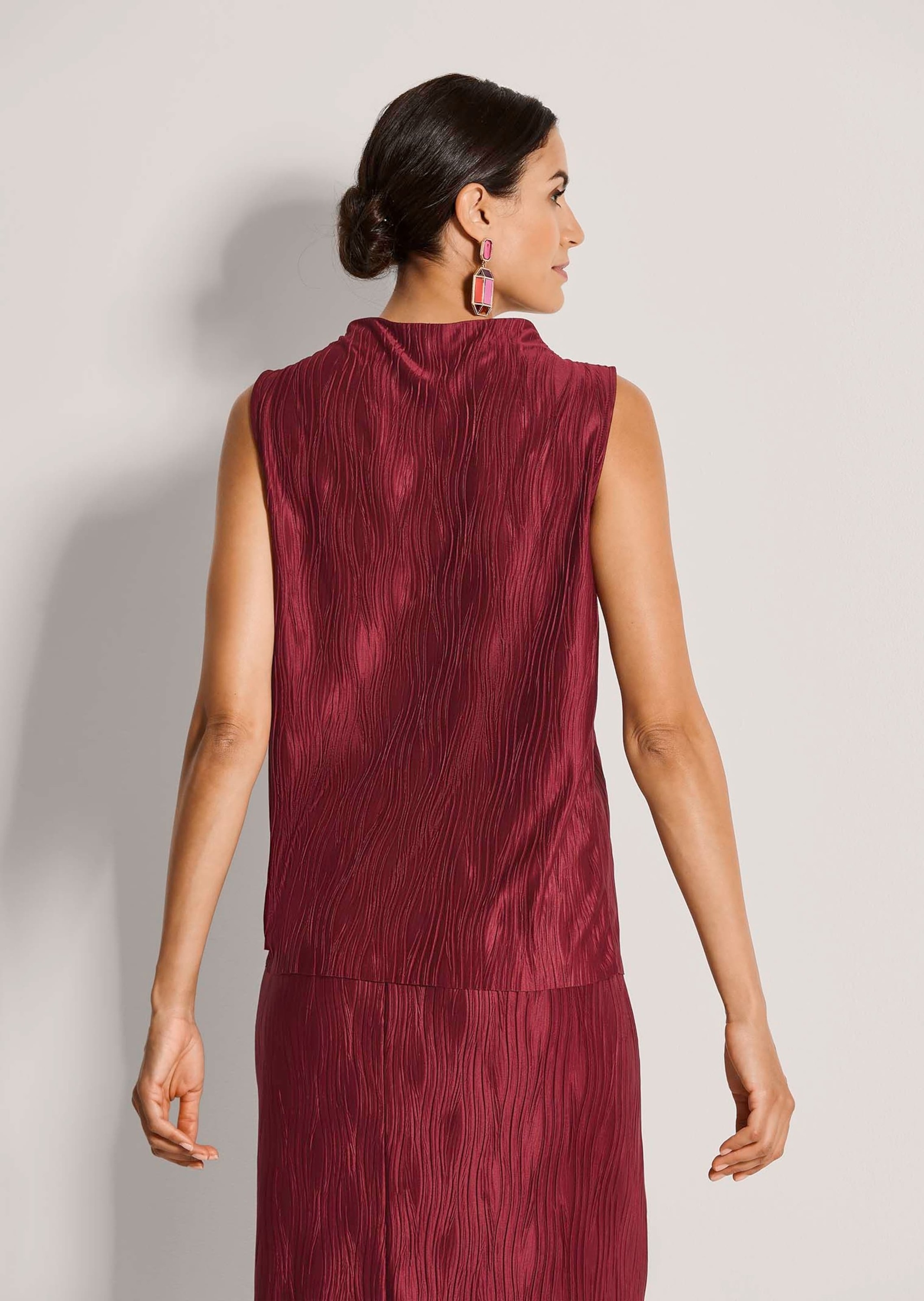 MADELEINE Kurzarmshirt »Shirt Kurzarm-Bluse mit Stehkragen, strukturiert« Offene Saumkante